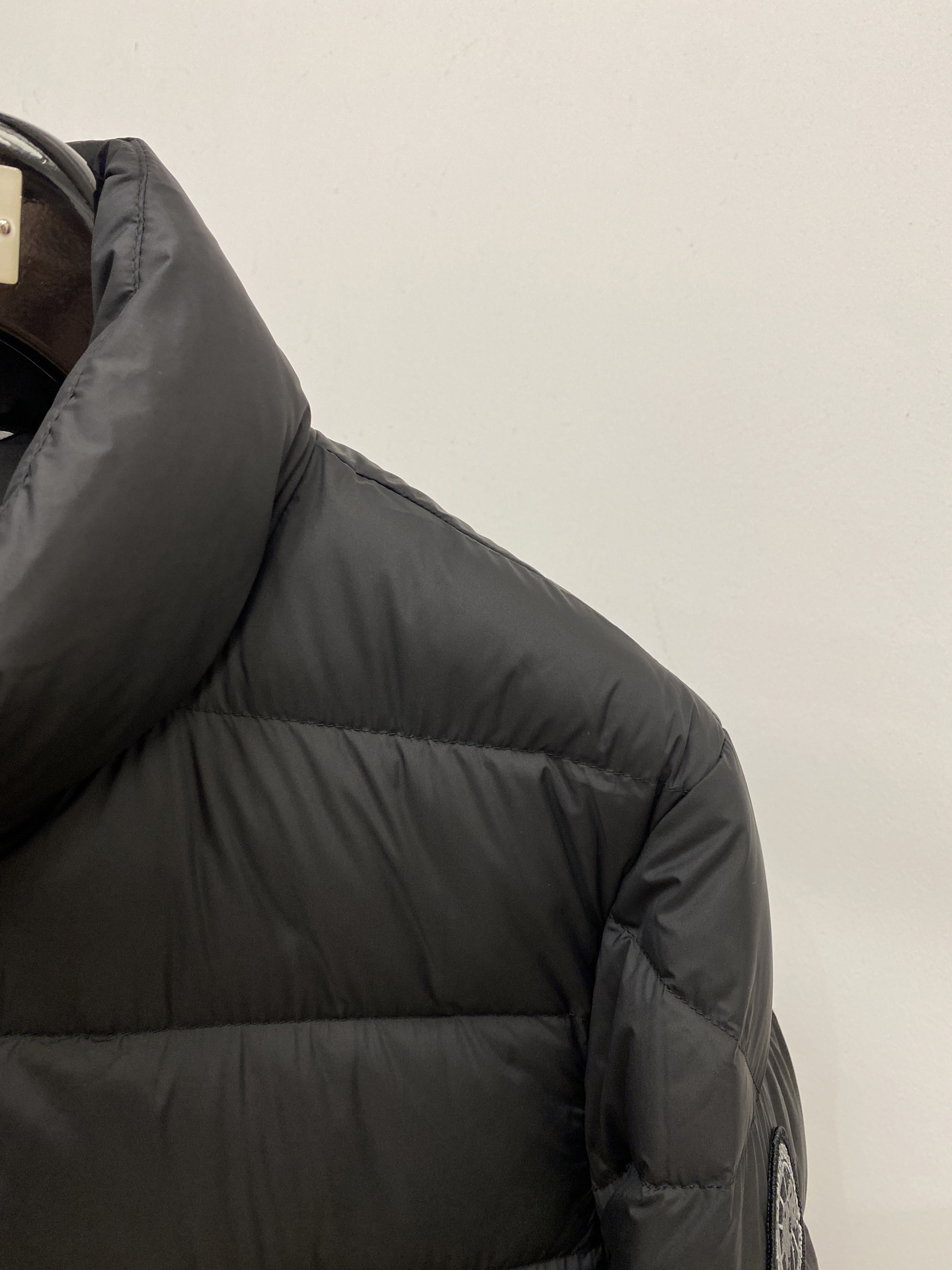 ￼ 鹅🇨🇦*、2026最新款男士羽绒服、面料柔软舒适 ．上身版型超赞 ．拉链．辅料都是客供 、进口面料，轻便舒适，保暖有