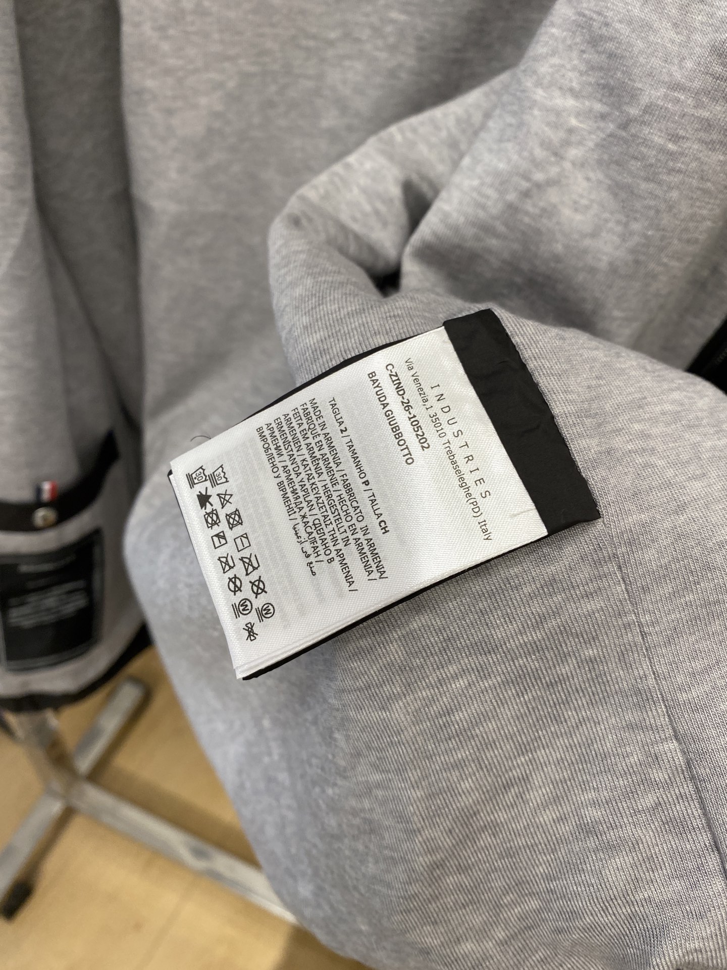 蒙*、2026新品夹克外套，时尚帅气，简约百搭款，袖口刺绣装饰图案logo，定制原版面料，不仅挺括，保持潮流的廓形，又穿