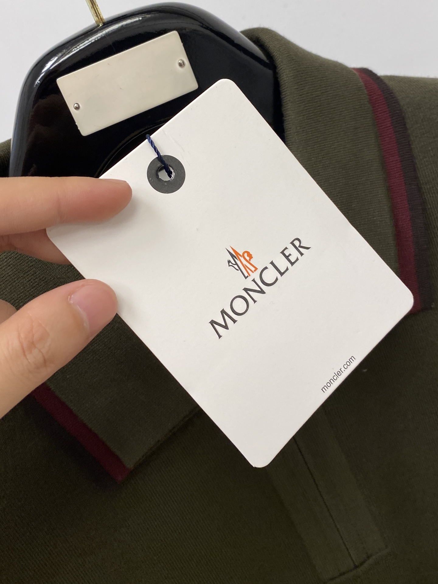 蒙*、2026新品针织短袖，帅气时尚，原版五金辅料logo，简约百搭款。面料针织 不仅挺括，保持潮流的廓形，又穿着舒适，