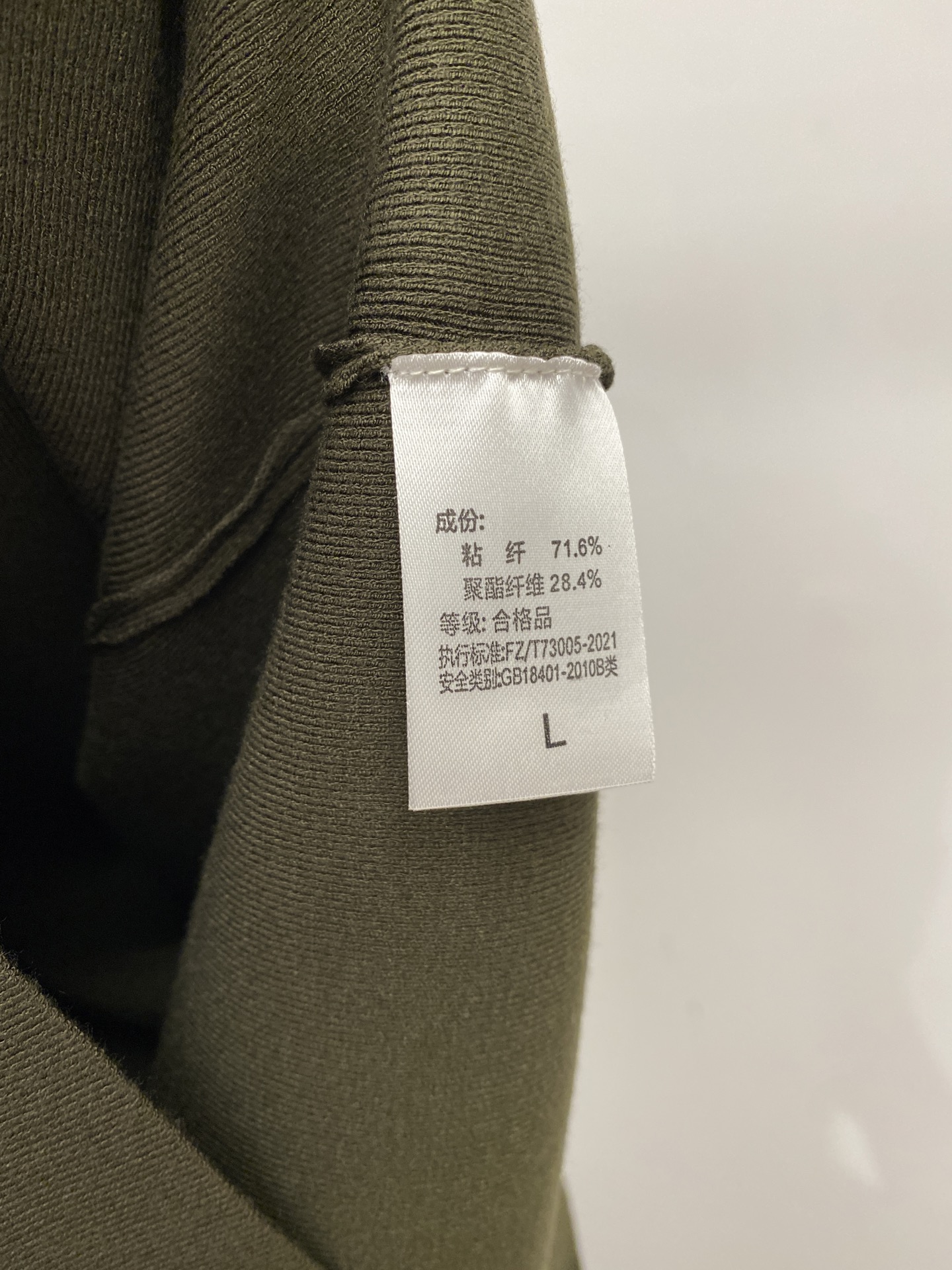 蒙*、2026新品针织短袖，帅气时尚，原版五金辅料logo，简约百搭款。面料针织 不仅挺括，保持潮流的廓形，又穿着舒适，