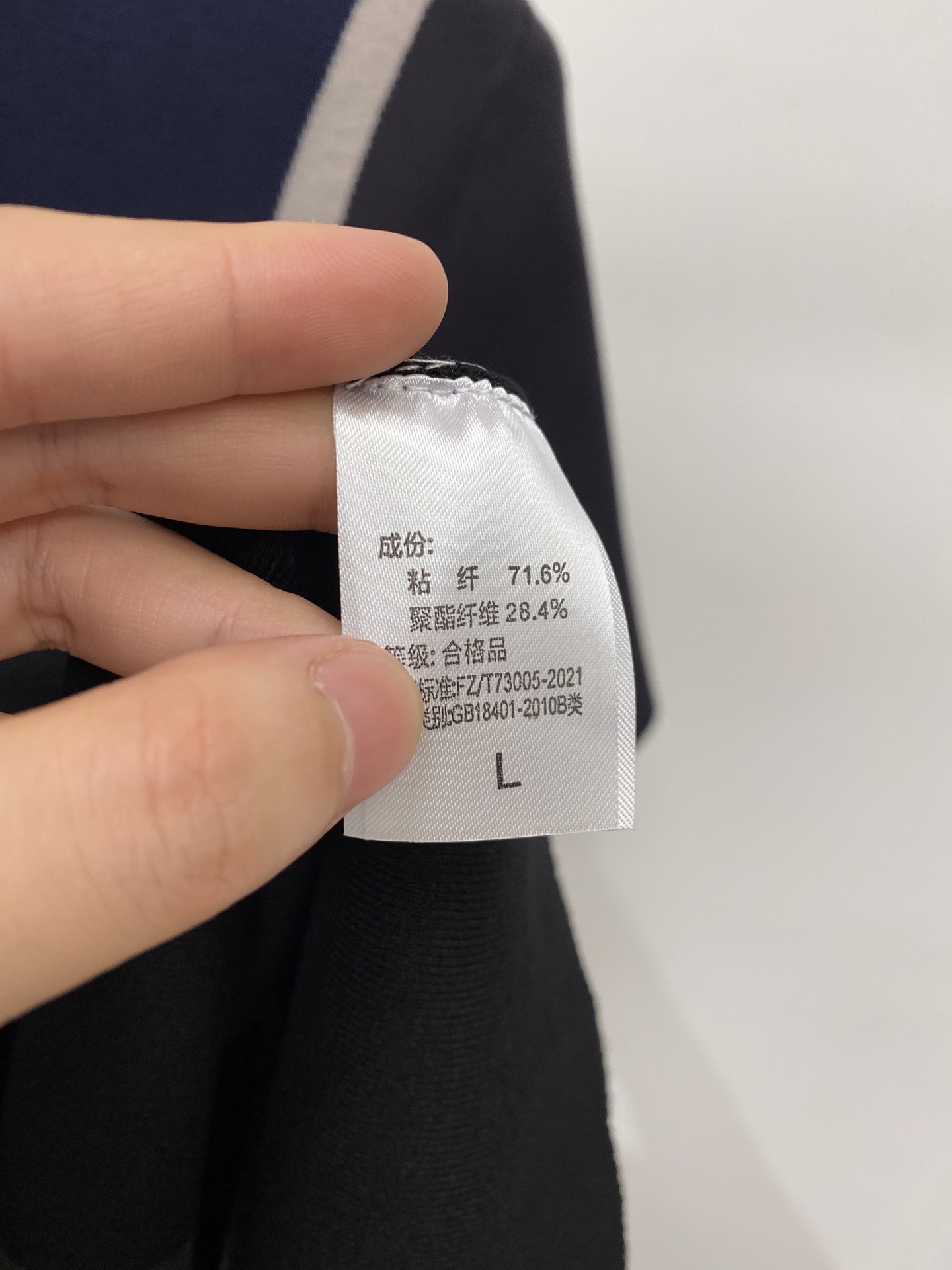 路*、2026新品针织短袖，帅气时尚，胸口设计凹凸字母logo，简约百搭款。面料针织 不仅挺括，保持潮流的廓形，又穿着舒