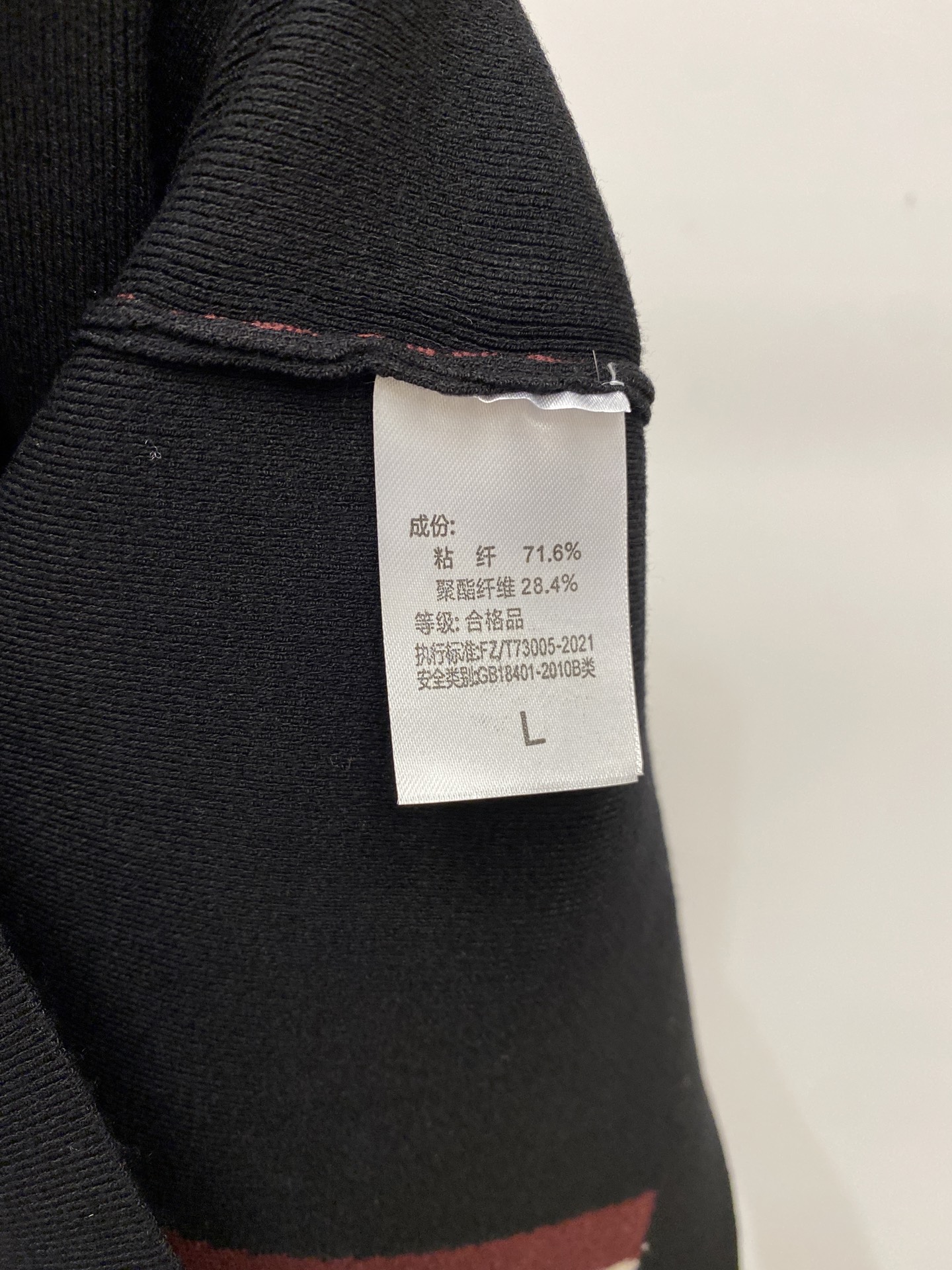 路*、2026新品针织短袖，帅气时尚，胸口设计凹凸字母logo，简约百搭款。面料针织 不仅挺括，保持潮流的廓形，又穿着舒