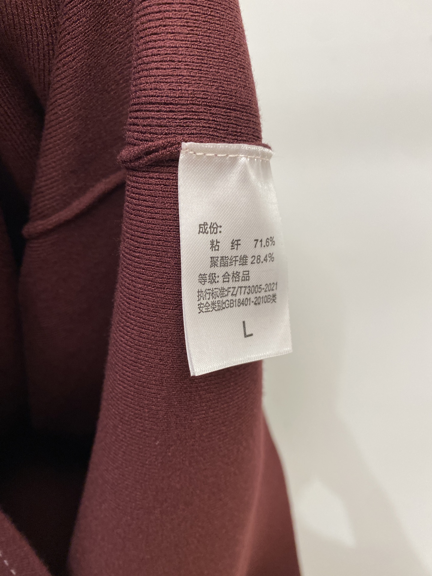 爱*、2026新品针织长袖，帅气时尚，胸前设计凹凸印胶字母logo，简约百搭款。面料针织 不仅挺括，保持潮流的廓形，又穿