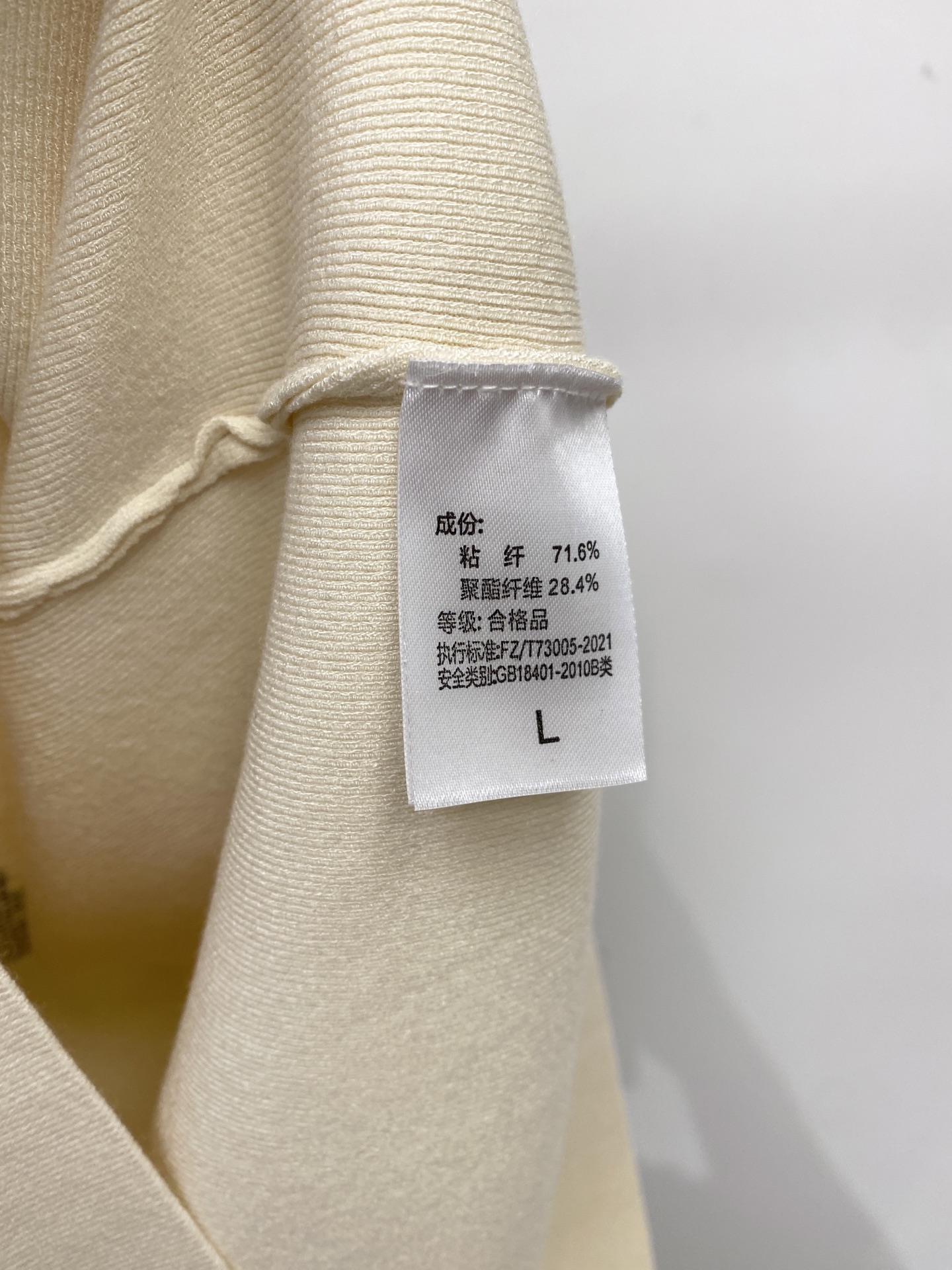 B*、2026新品针织长袖，帅气时尚，胸前顶级定织图案logo，简约百搭款。面料针织 不仅挺括，保持潮流的廓形，又穿着舒