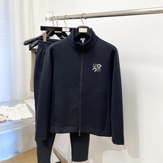 罗*、2026最新品,时尚休闲套装,顶级原版面料打造,穿着舒适,吸湿性透气性都非常良好,色牢度超高!无论内搭还是外穿都 罗*、2026最新品,时尚休闲套装,顶级原版面料打造,穿着舒适,吸湿性透气性都非常良好,色牢度超高!无论内搭还是外穿都