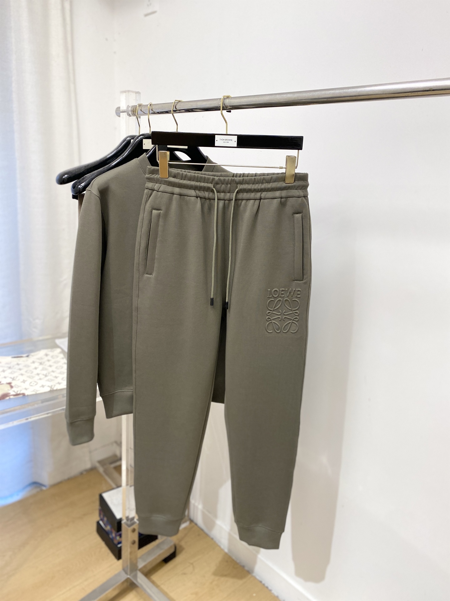 罗*、2026最新品，时尚休闲套装，顶级原版面料打造，穿着舒适，吸湿性透气性都非常良好，色牢度超高！无论内搭还是外穿都非
