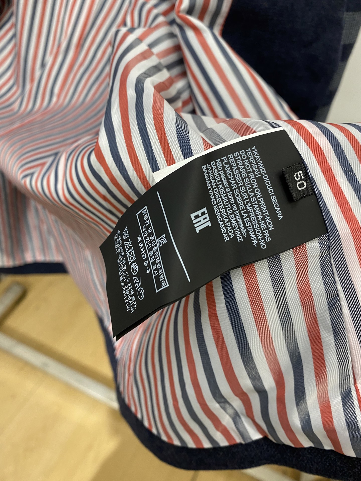 T*、2026新品西装外套，时尚帅气，简约百搭款，定制原版面料，不仅挺括，保持潮流的廓形，又穿着舒适，纱织更细腻，码数M