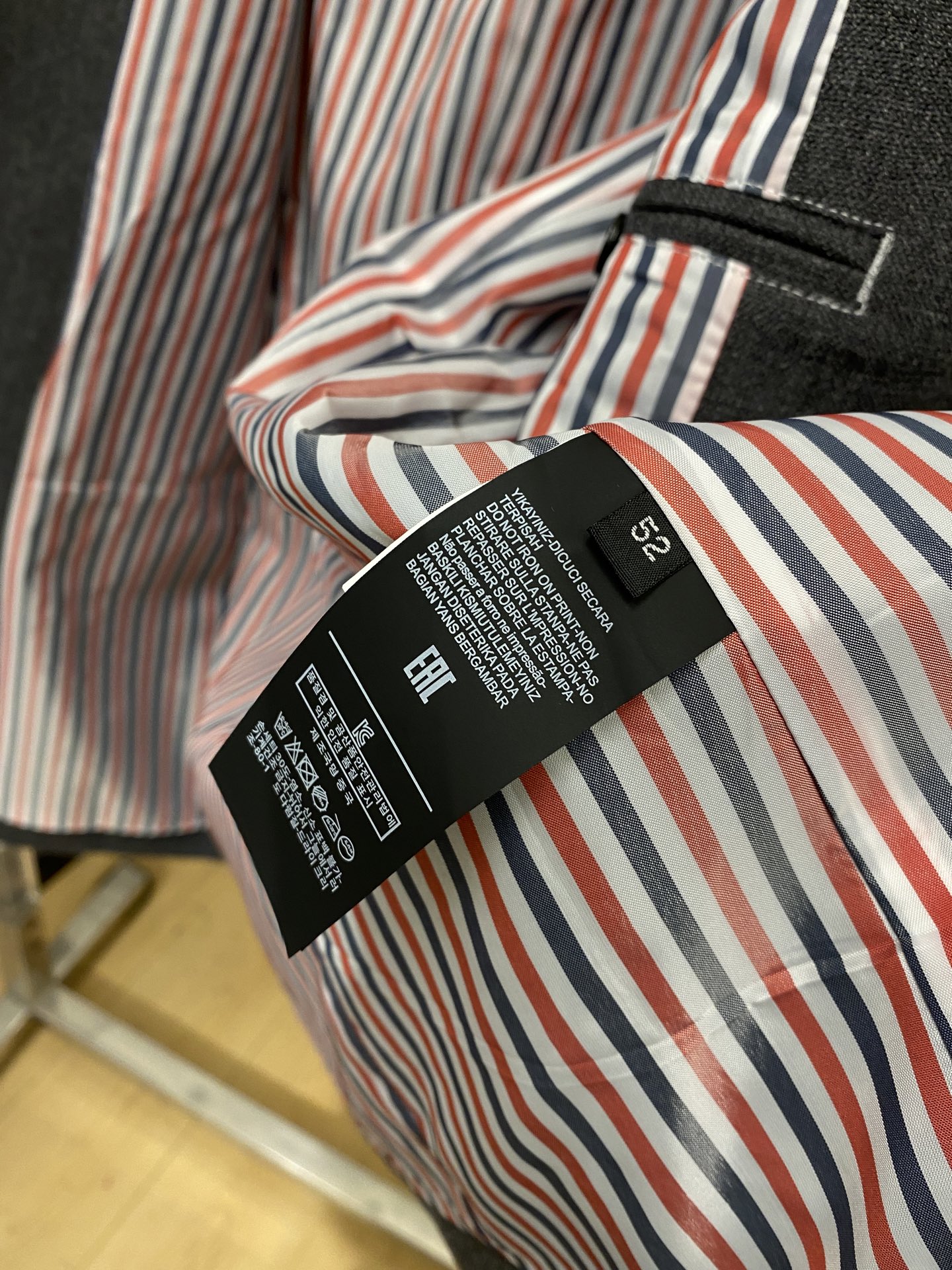 T*、2026新品西装外套，时尚帅气，简约百搭款，定制原版面料，不仅挺括，保持潮流的廓形，又穿着舒适，纱织更细腻，码数M