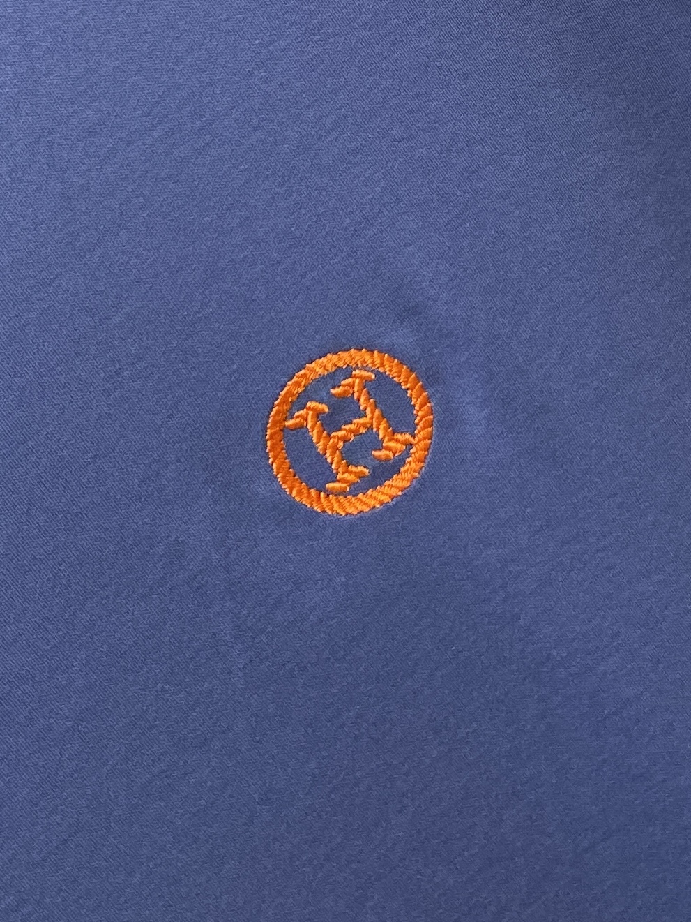 爱*、2026新品长袖，时尚帅气，简约百搭款，胸前精致刺绣字母logo，定制原版面料，不仅挺括，保持潮流的廓形，又穿着舒
