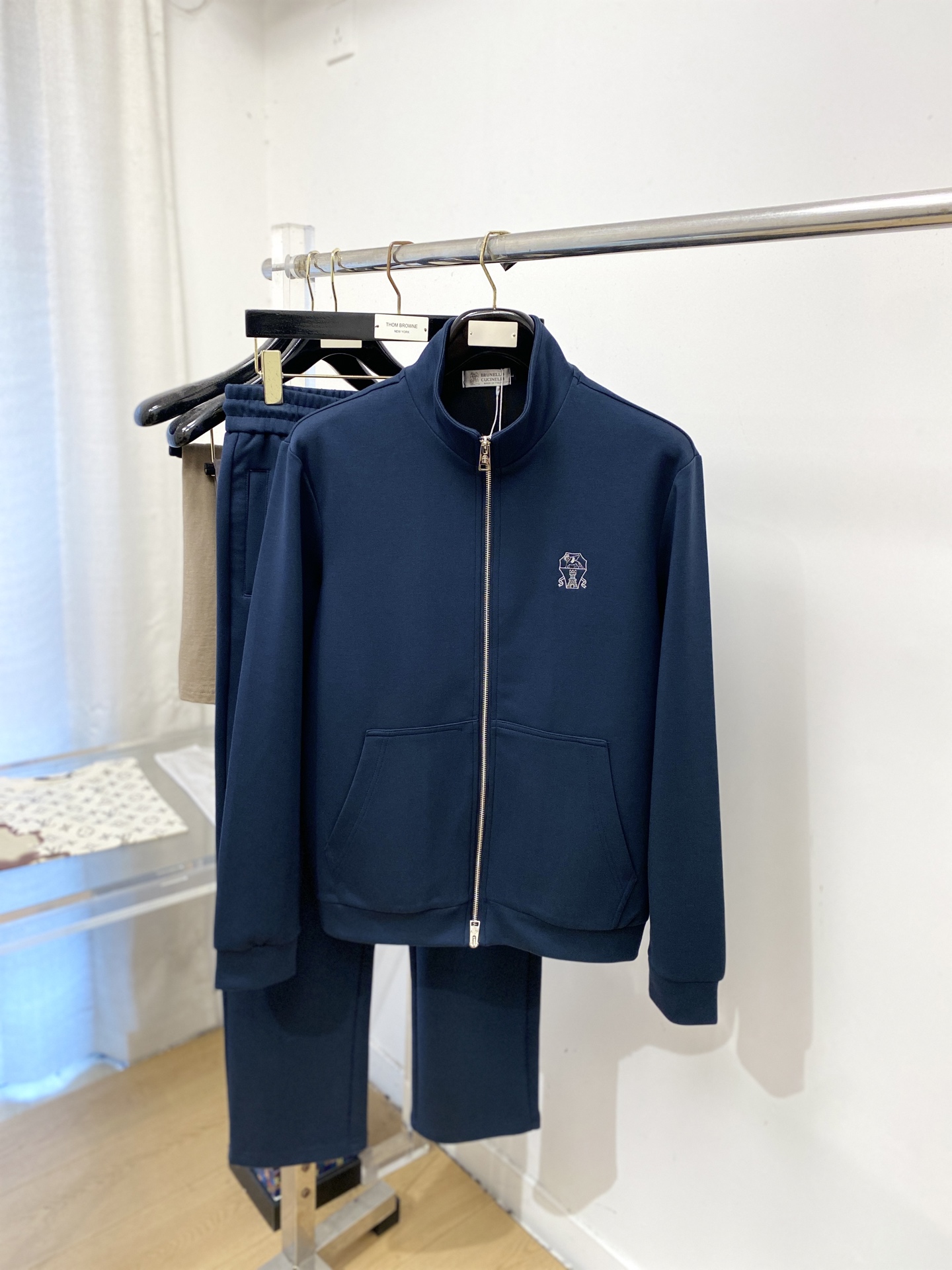 B*、2026最新品，时尚休闲套装，顶级原版面料打造，穿着舒适，吸湿性透气性都非常良好，色牢度超高！无论内搭还是外穿都非