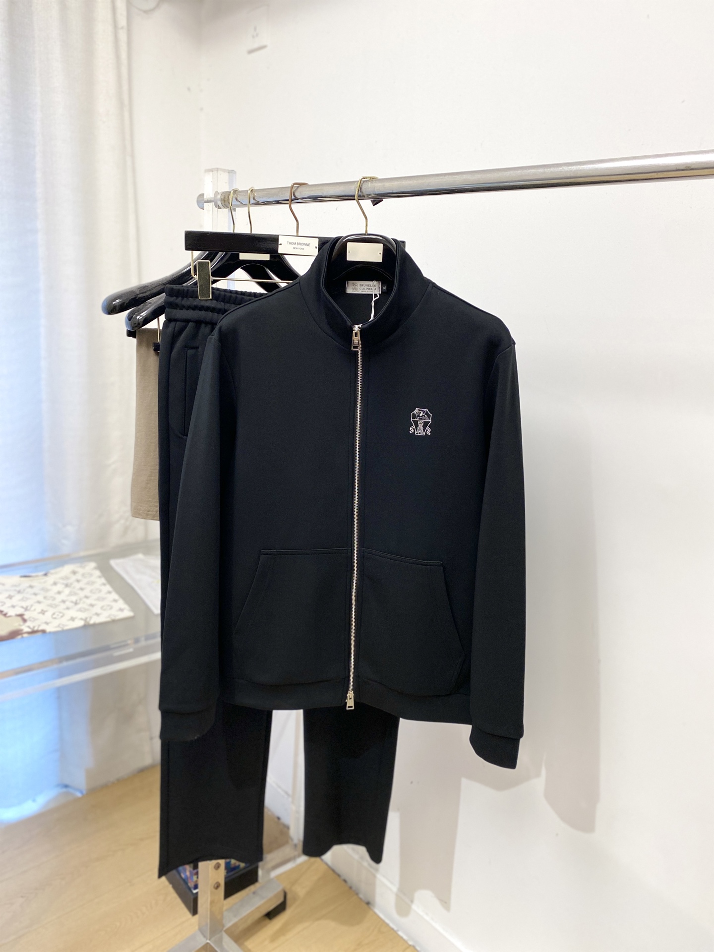 B*、2026最新品，时尚休闲套装，顶级原版面料打造，穿着舒适，吸湿性透气性都非常良好，色牢度超高！无论内搭还是外穿都非