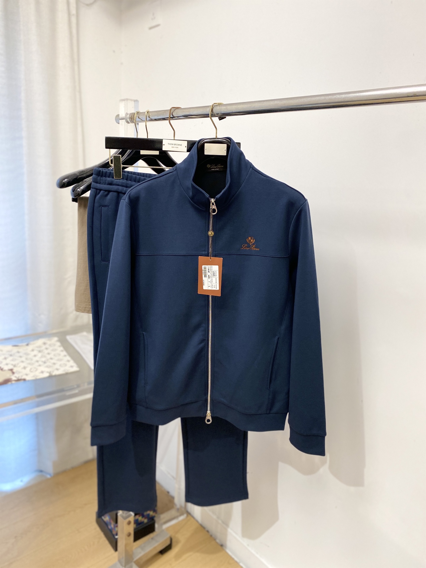 L*、2026最新品，时尚休闲套装，顶级原版面料打造，穿着舒适，吸湿性透气性都非常良好，色牢度超高！无论内搭还是外穿都非