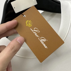 L*、2026最新款短袖打底,帅气时尚,胸前精致刺绣字母logo,简约百搭款。面料棉 不仅挺括,保持潮流的廓形,又穿着舒 L*、2026最新款短袖打底,帅气时尚,胸前精致刺绣字母logo,简约百搭款。面料棉 不仅挺括,保持潮流的廓形,又穿着舒