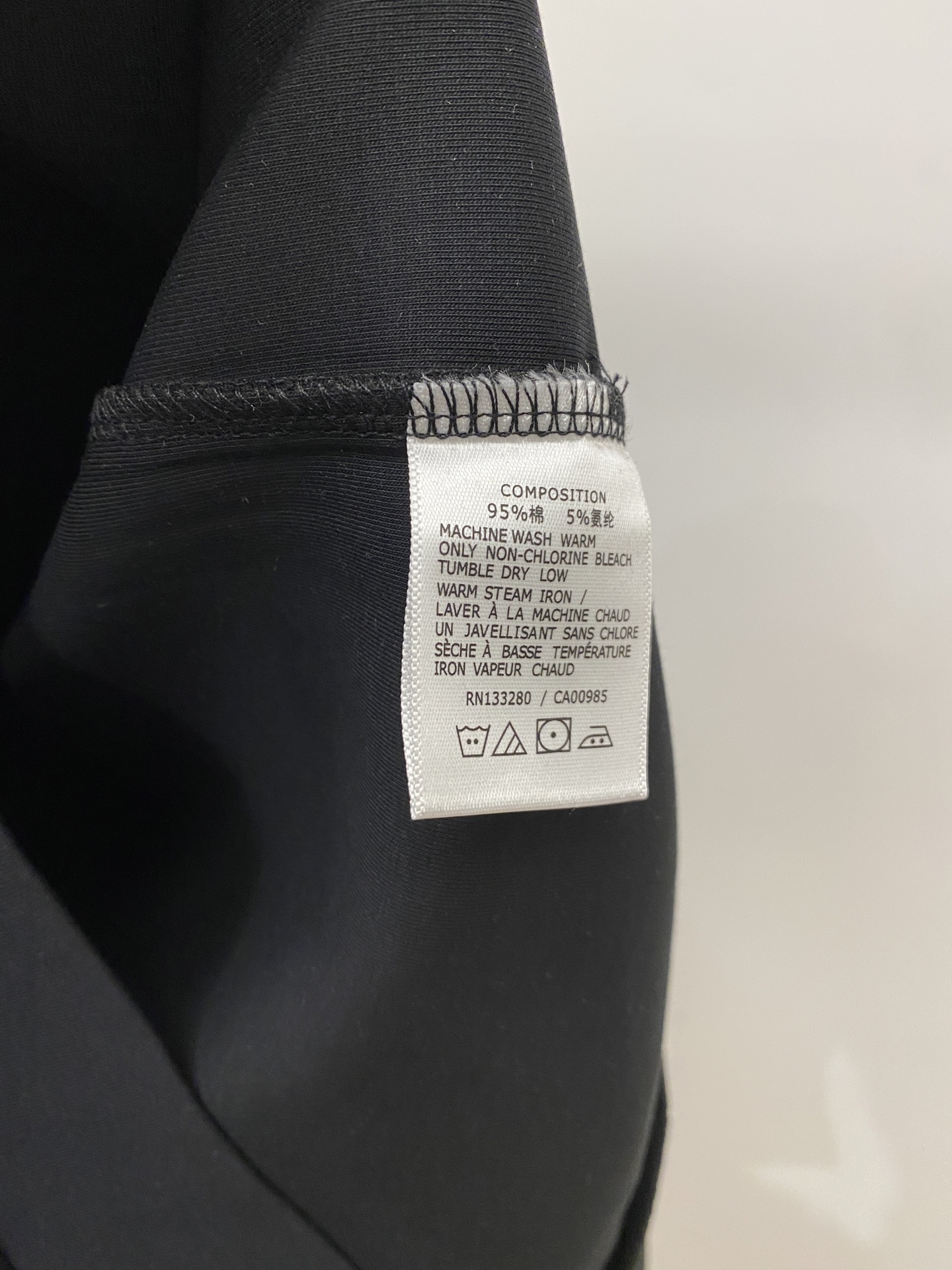L*、2026新品长袖卫衣，时尚帅气，简约百搭款，胸前精致刺绣图案字母logo，定制原版面料，不仅挺括，保持潮流的廓形，
