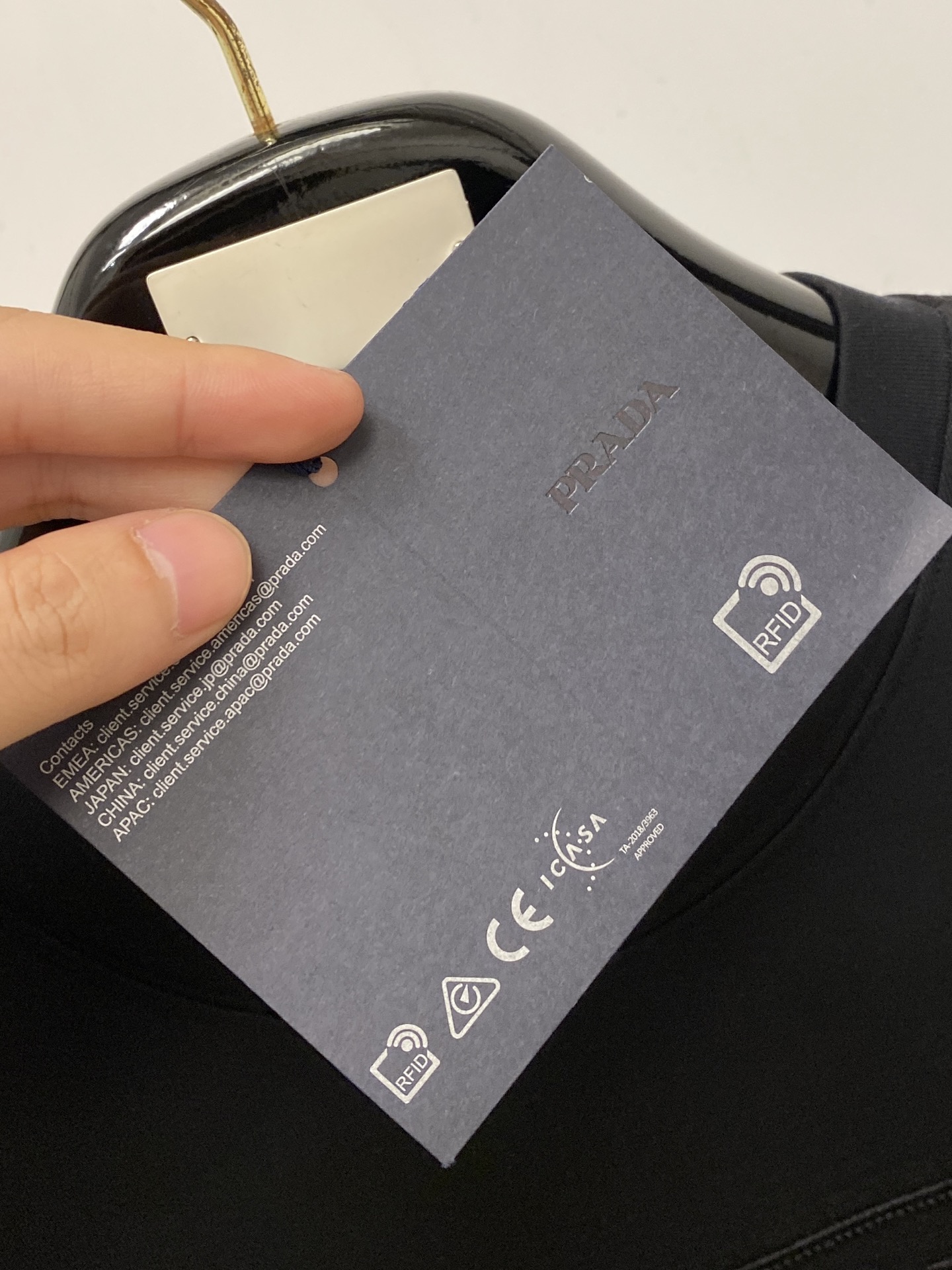 普*、2026新品长袖卫衣，时尚帅气，简约百搭款，胸前精致刺绣字母logo，定制原版面料，不仅挺括，保持潮流的廓形，又穿
