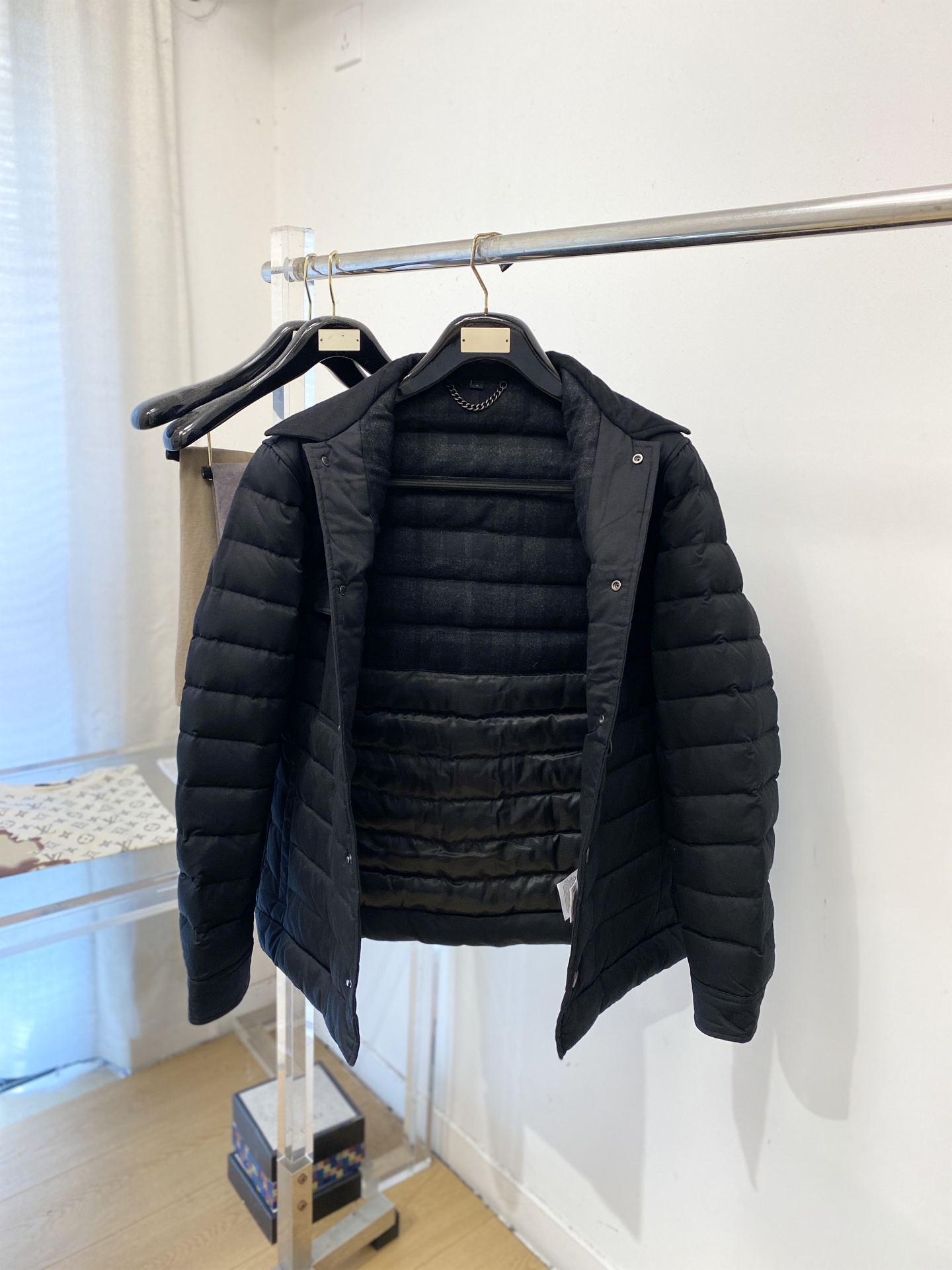 巴*、2026最新款男士羽绒服、面料柔软舒适 .上身版型超赞 .拉链.辅料都是客供 、进口面料,轻便舒适,保暖有型、简单 巴*、2026最新款男士羽绒服、面料柔软舒适 .上身版型超赞 .拉链.辅料都是客供 、进口面料,轻便舒适,保暖有型、简单