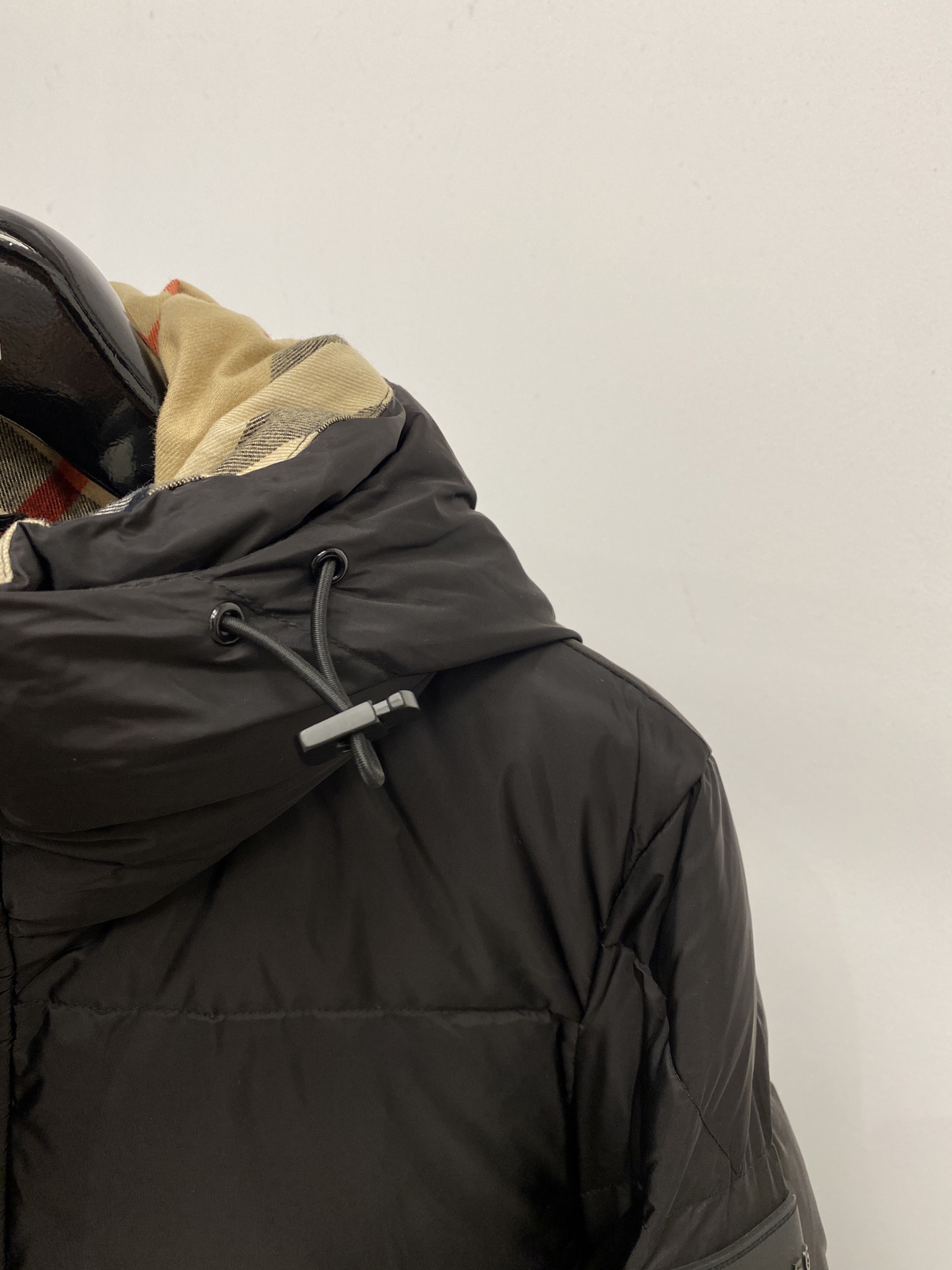 巴*、2026最新款男士羽绒服、面料柔软舒适 ．上身版型超赞 ．拉链．辅料都是客供 、进口面料，轻便舒适，保暖有型、简单