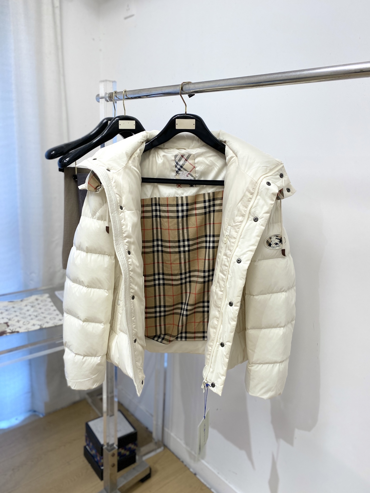  巴*、2026最新款男士羽绒服、面料柔软舒适 .上身版型超赞 .拉链.辅料都是客供 、进口面料,轻便舒适,保暖有型、  巴*、2026最新款男士羽绒服、面料柔软舒适 .上身版型超赞 .拉链.辅料都是客供 、进口面料,轻便舒适,保暖有型、