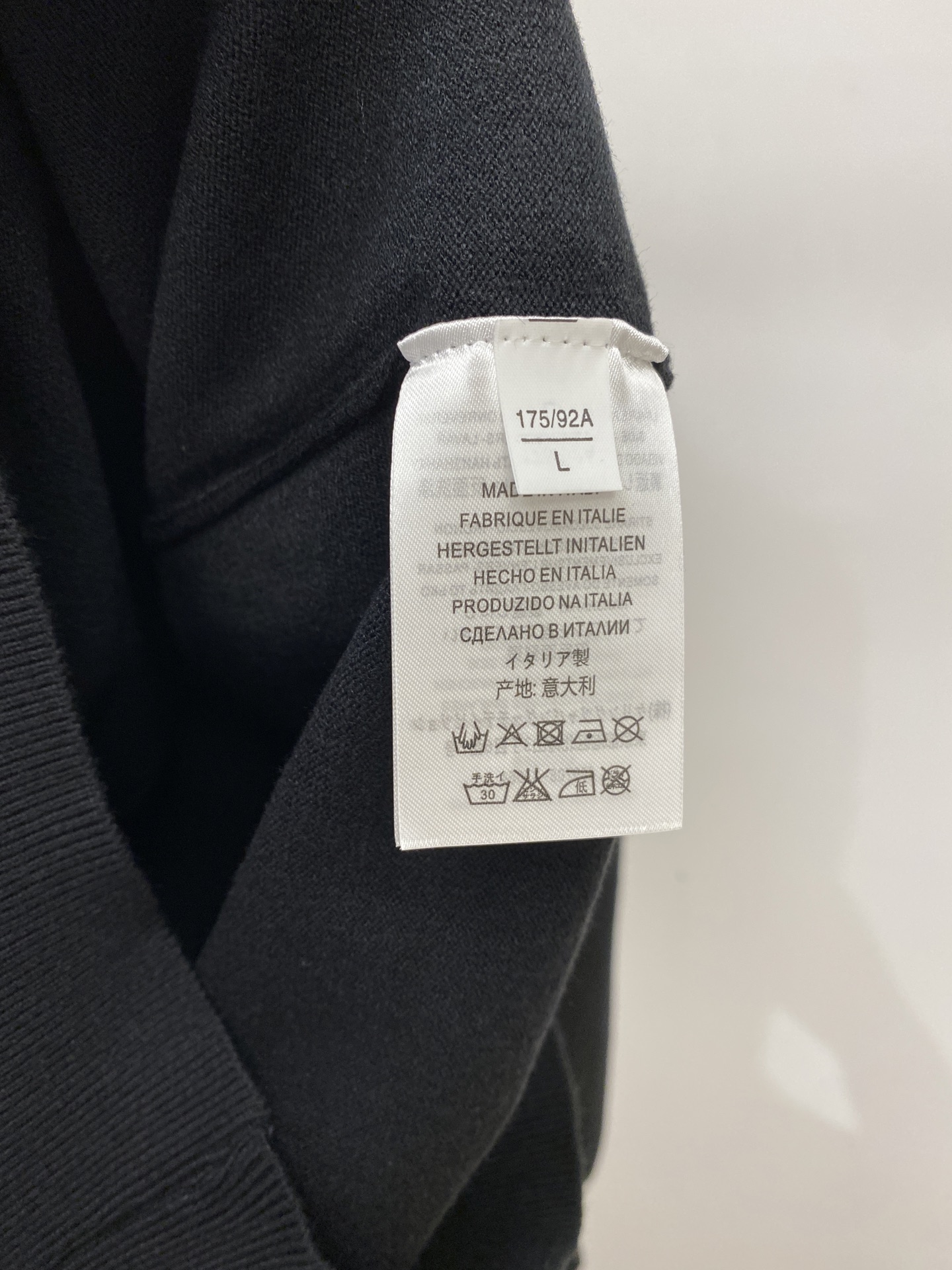 蒙*、2026新品羊毛衣 具有手感细腻柔软,可直接与肌肤接触,让暖心的纱线变化出细腻的质感,顶级工艺极具特色出彩,款式 蒙*、2026新品羊毛衣 具有手感细腻柔软,可直接与肌肤接触,让暖心的纱线变化出细腻的质感,顶级工艺极具特色出彩,款式
