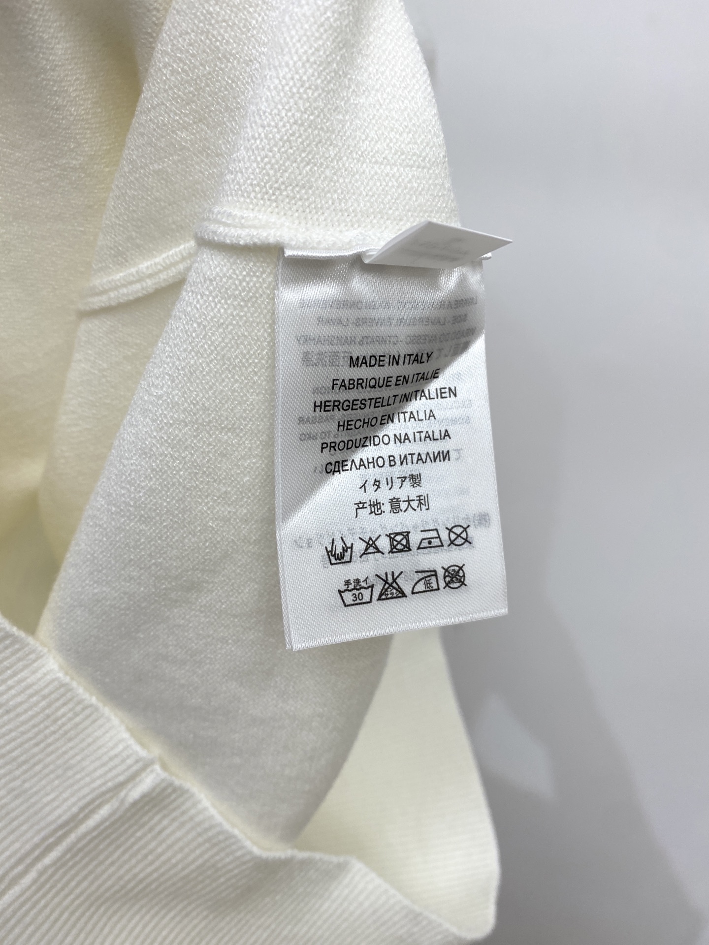 蒙*、2026新品羊毛衣 具有手感细腻柔软,可直接与肌肤接触,让暖心的纱线变化出细腻的质感,顶级工艺极具特色出彩,款式简 蒙*、2026新品羊毛衣 具有手感细腻柔软,可直接与肌肤接触,让暖心的纱线变化出细腻的质感,顶级工艺极具特色出彩,款式简