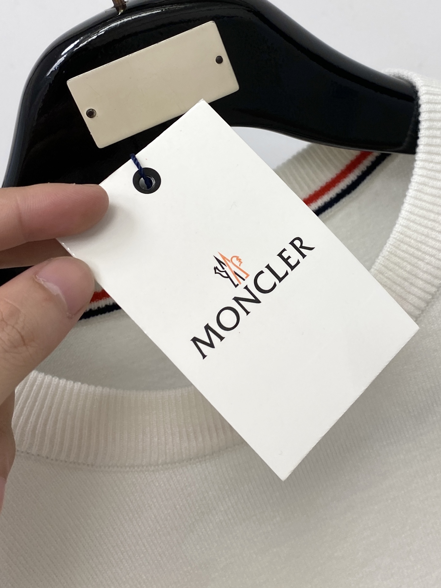 蒙*、2026新品羊毛衣 具有手感细腻柔软,可直接与肌肤接触,让暖心的纱线变化出细腻的质感,顶级工艺极具特色出彩,款式简 蒙*、2026新品羊毛衣 具有手感细腻柔软,可直接与肌肤接触,让暖心的纱线变化出细腻的质感,顶级工艺极具特色出彩,款式简