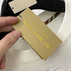 巴*、2026新品羊毛衣 具有手感细腻柔软,可直接与肌肤接触,让暖心的纱线变化出细腻的质感,顶级工艺极具特色出彩,款式简 巴*、2026新品羊毛衣 具有手感细腻柔软,可直接与肌肤接触,让暖心的纱线变化出细腻的质感,顶级工艺极具特色出彩,款式简