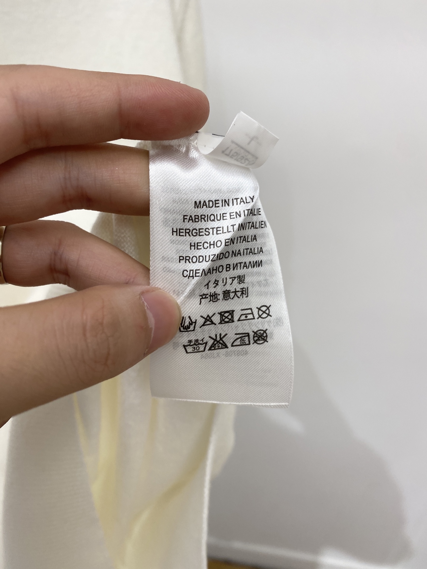 蒙*、2026新品羊毛衣 具有手感细腻柔软,可直接与肌肤接触,让暖心的纱线变化出细腻的质感,顶级工艺极具特色出彩,款式简 蒙*、2026新品羊毛衣 具有手感细腻柔软,可直接与肌肤接触,让暖心的纱线变化出细腻的质感,顶级工艺极具特色出彩,款式简