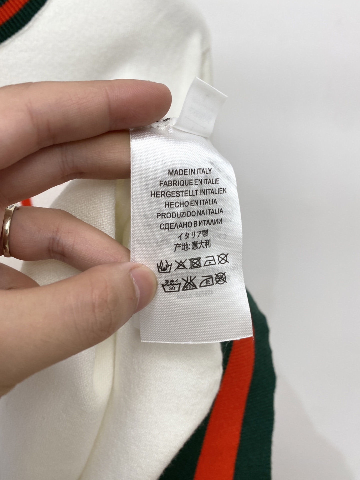 古*、2026新品羊毛衣 具有手感细腻柔软,可直接与肌肤接触,让暖心的纱线变化出细腻的质感,顶级工艺极具特色出彩,款式简 古*、2026新品羊毛衣 具有手感细腻柔软,可直接与肌肤接触,让暖心的纱线变化出细腻的质感,顶级工艺极具特色出彩,款式简