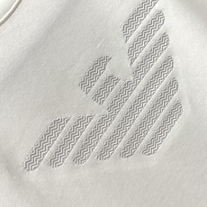 阿*、2026最新款短袖打底,帅气时尚,胸前凹凸精致刺绣图案logo,简约百搭款。面料棉 不仅挺括,保持潮流的廓形,又穿 阿*、2026最新款短袖打底,帅气时尚,胸前凹凸精致刺绣图案logo,简约百搭款。面料棉 不仅挺括,保持潮流的廓形,又穿