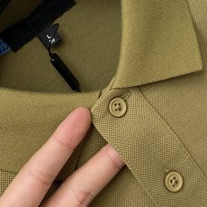 普*、2026新品长袖,时尚帅气,简约百搭款,胸前五金装饰三角标logo,定制原版面料,不仅挺括,保持潮流的廓形,又穿着 普*、2026新品长袖,时尚帅气,简约百搭款,胸前五金装饰三角标logo,定制原版面料,不仅挺括,保持潮流的廓形,又穿着