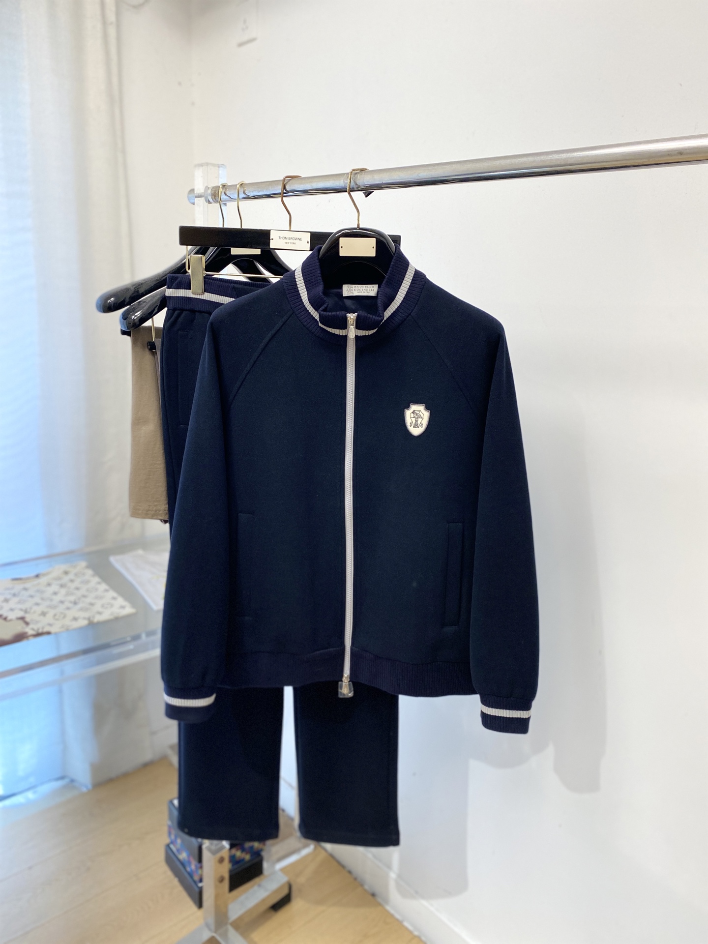 B*、2026最新品，时尚休闲套装，顶级原版面料打造，穿着舒适，吸湿性透气性都非常良好，色牢度超高！无论内搭还是外穿都非