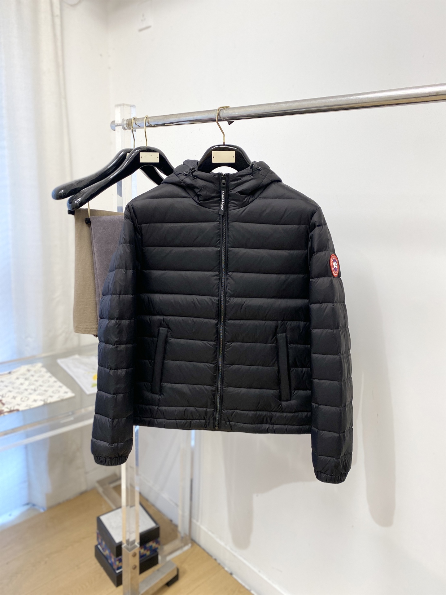 鹅🇨🇦*、2026最新款男士羽绒服、面料柔软舒适 ．上身版型超赞 ．拉链．辅料都是客供 、进口面料，轻便舒适，保暖有型、