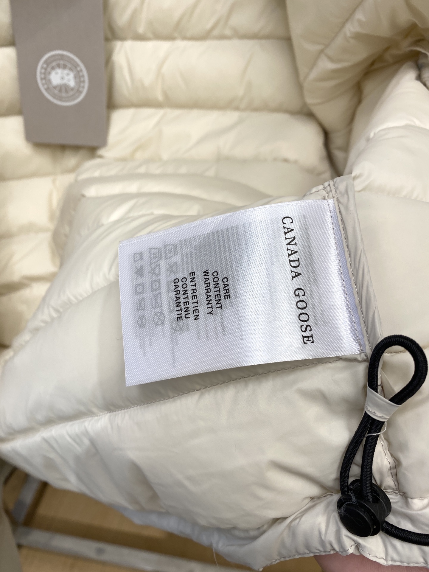 鹅🇨🇦*、2026最新款男士羽绒服、面料柔软舒适 ．上身版型超赞 ．拉链．辅料都是客供 、进口面料，轻便舒适，保暖有型、