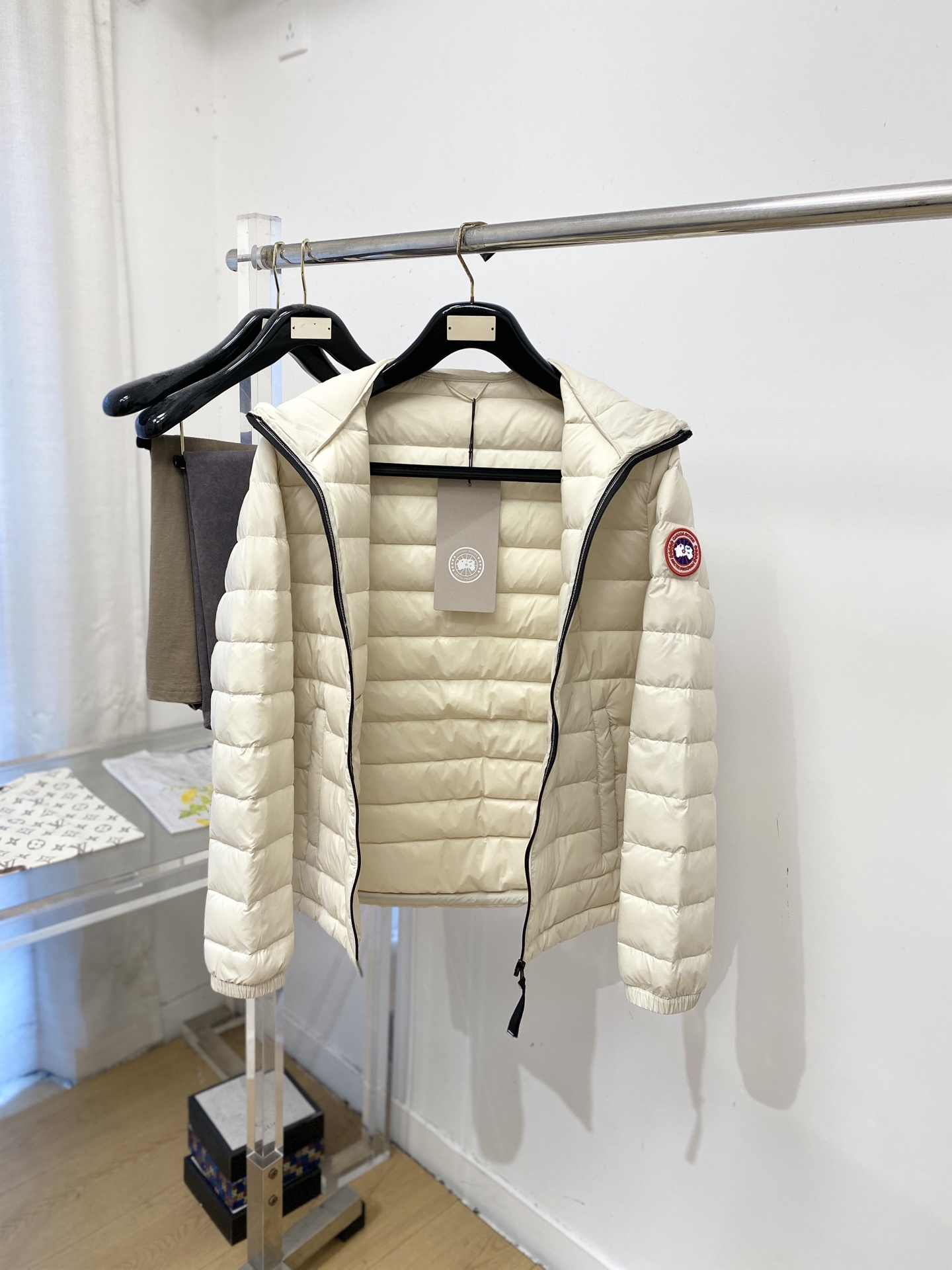 鹅🇨🇦*、2026最新款男士羽绒服、面料柔软舒适 ．上身版型超赞 ．拉链．辅料都是客供 、进口面料，轻便舒适，保暖有型、