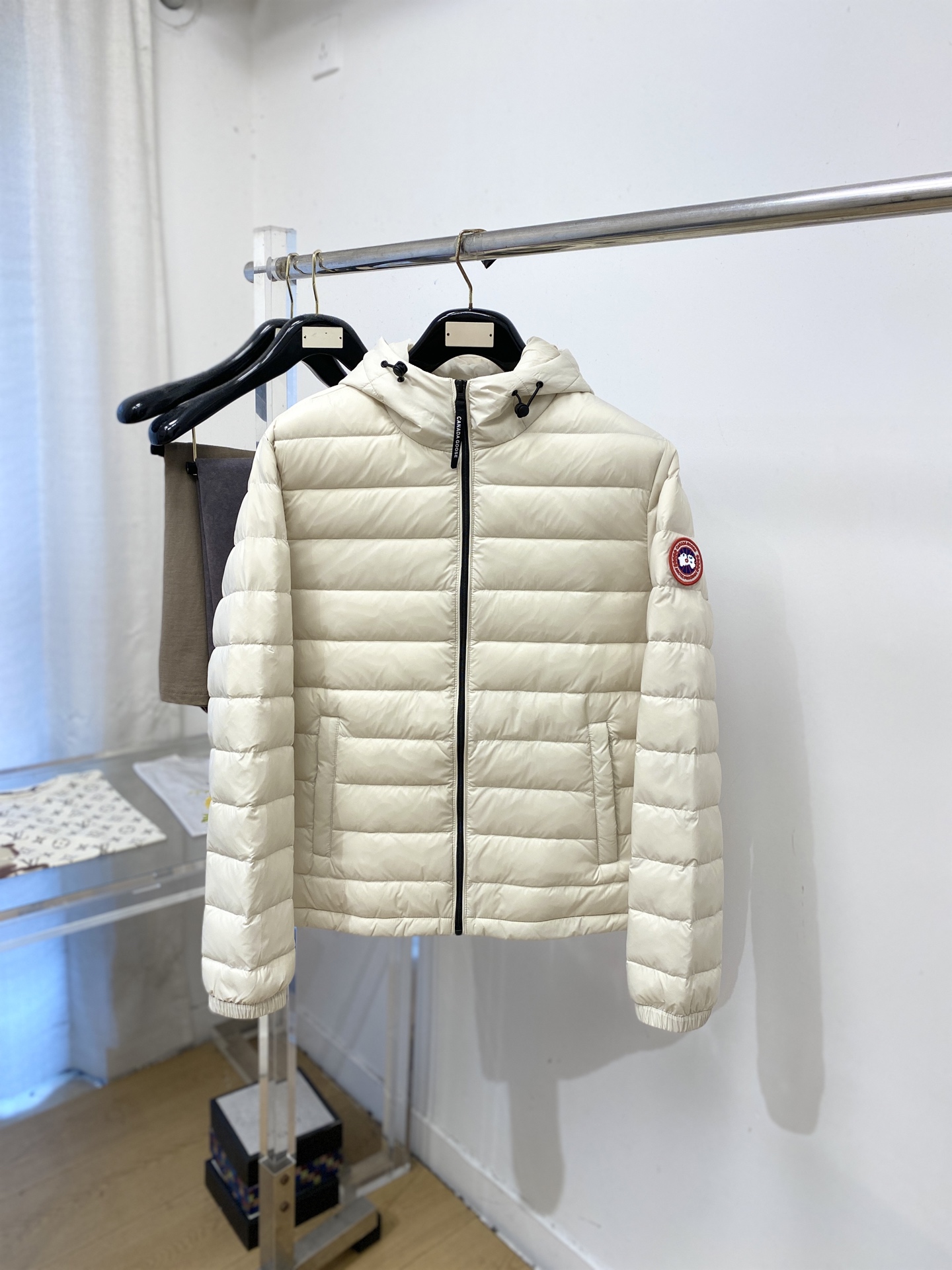 鹅🇨🇦*、2026最新款男士羽绒服、面料柔软舒适 ．上身版型超赞 ．拉链．辅料都是客供 、进口面料，轻便舒适，保暖有型、