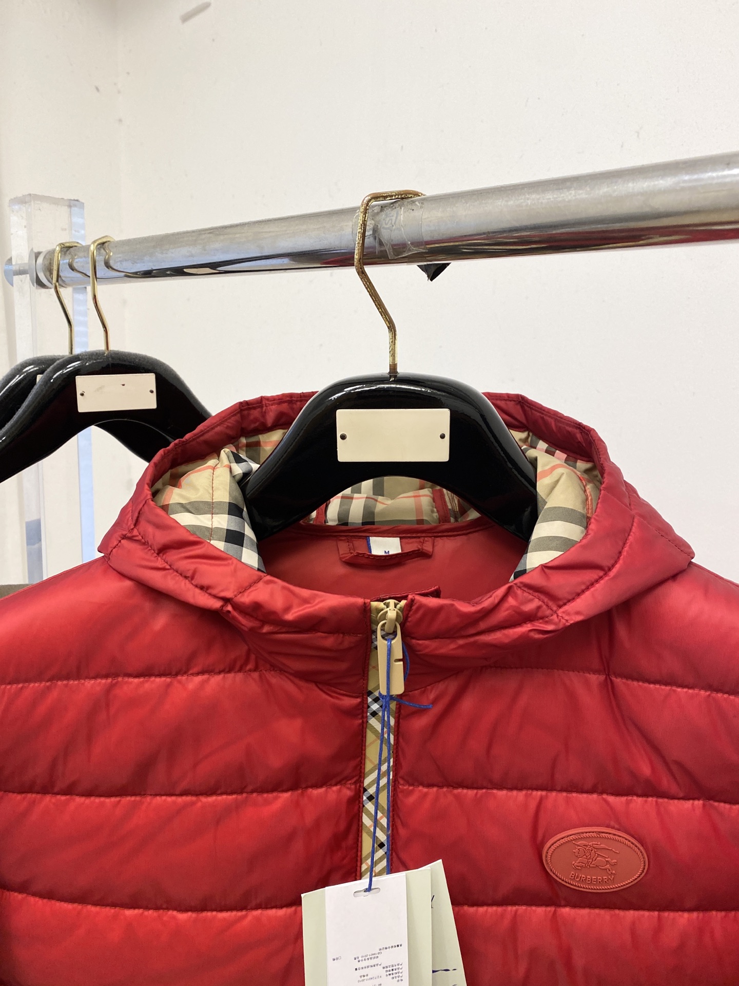 巴*、2026最新款男士羽绒服、面料柔软舒适 .上身版型超赞 .拉链.辅料都是客供 、进口面料,轻便舒适,保暖有型、简单 巴*、2026最新款男士羽绒服、面料柔软舒适 .上身版型超赞 .拉链.辅料都是客供 、进口面料,轻便舒适,保暖有型、简单