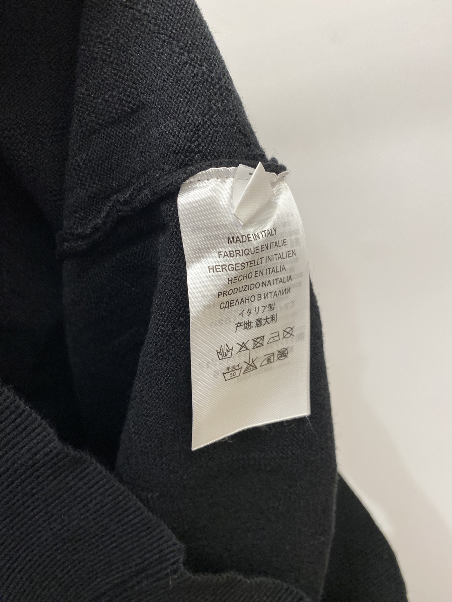 古*、2026新品羊毛衣 具有手感细腻柔软,可直接与肌肤接触,让暖心的纱线变化出细腻的质感,顶级工艺极具特色出彩,款式 古*、2026新品羊毛衣 具有手感细腻柔软,可直接与肌肤接触,让暖心的纱线变化出细腻的质感,顶级工艺极具特色出彩,款式
