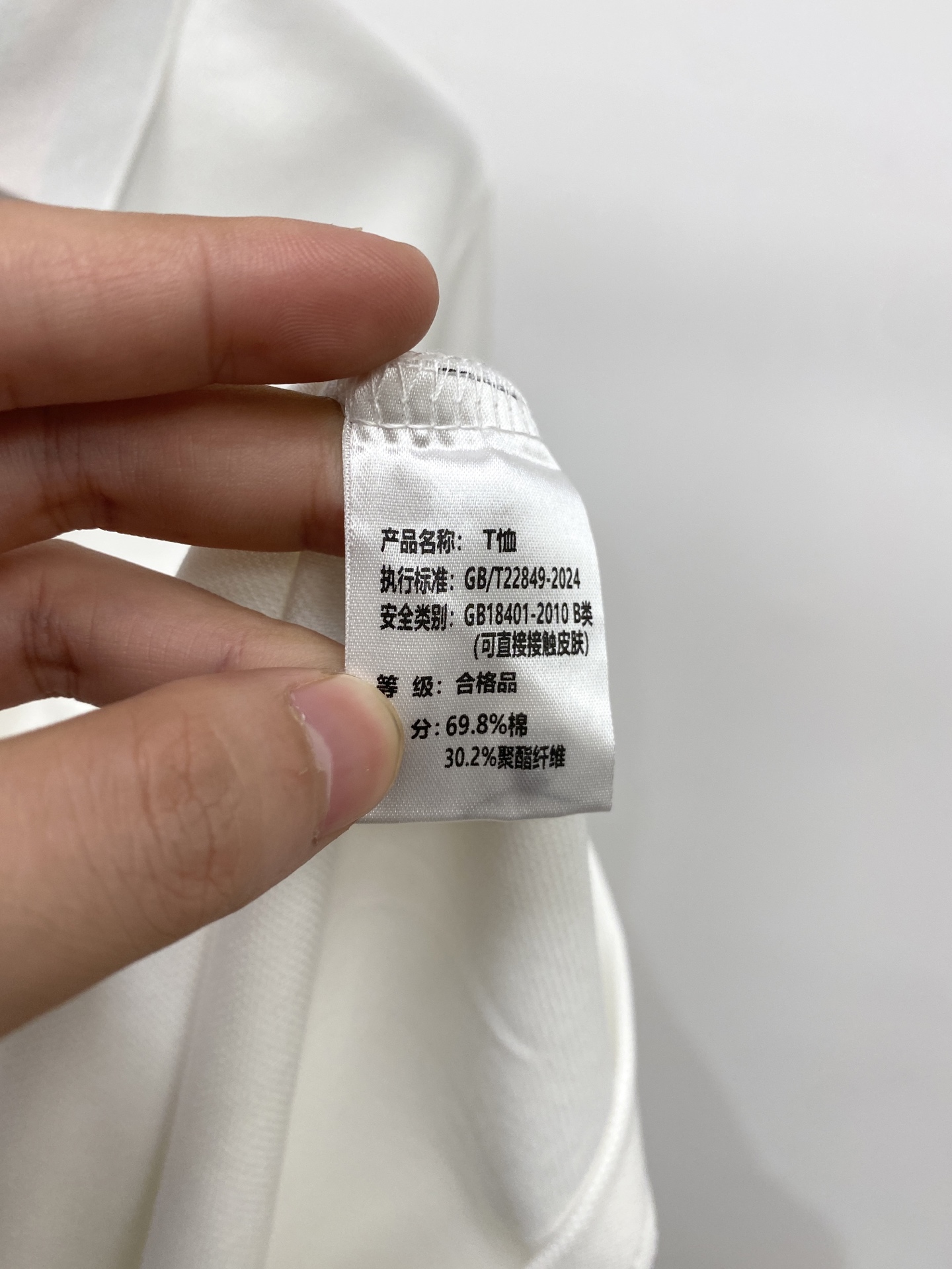 古*、2026新品长袖，时尚帅气，简约百搭款，胸前精致刺绣字母logo，定制原版面料，不仅挺括，保持潮流的廓形，又穿着舒