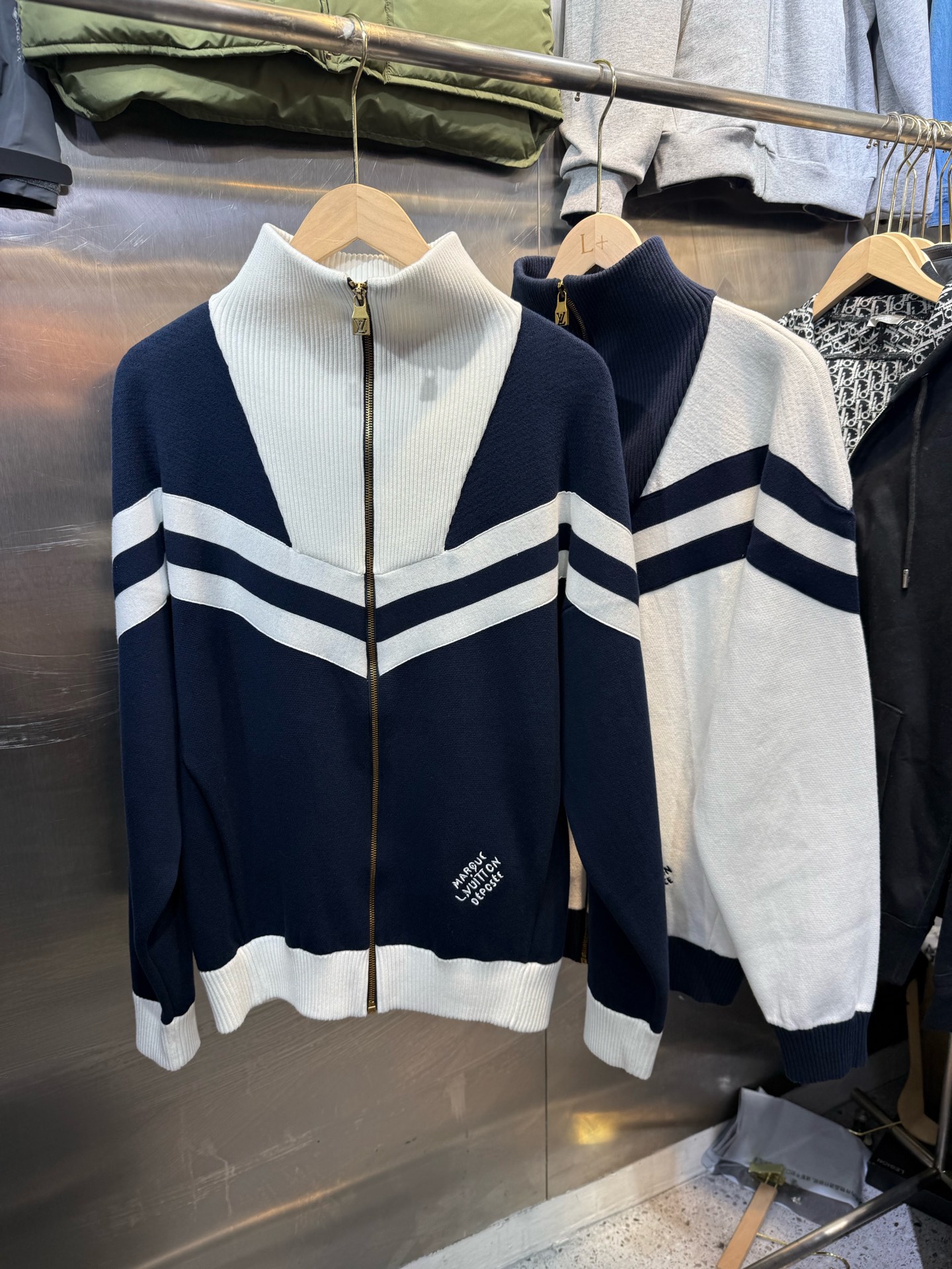 1V 线条间色绣花外套 S-XL 9