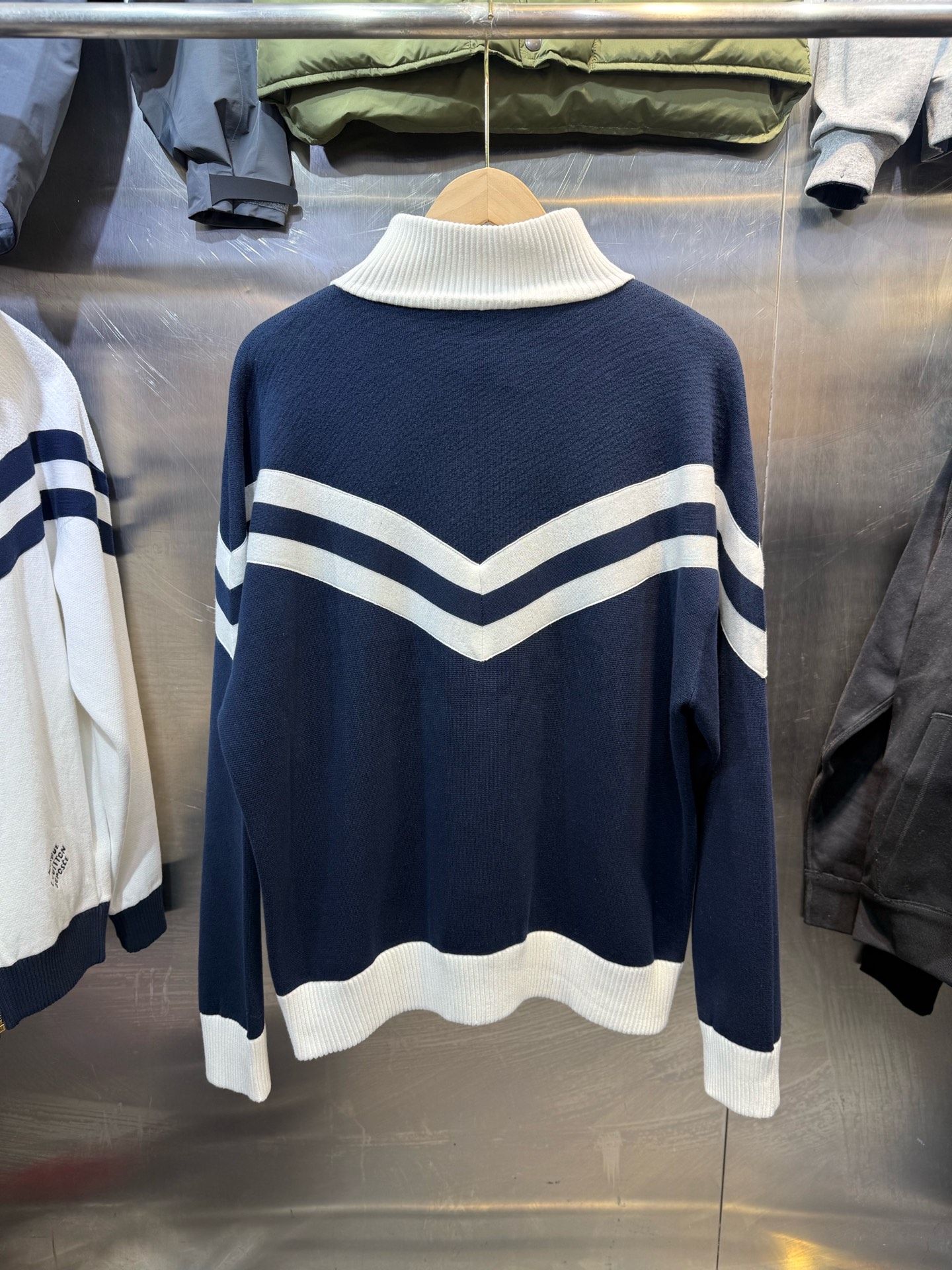 1V 线条间色绣花外套 S-XL 2