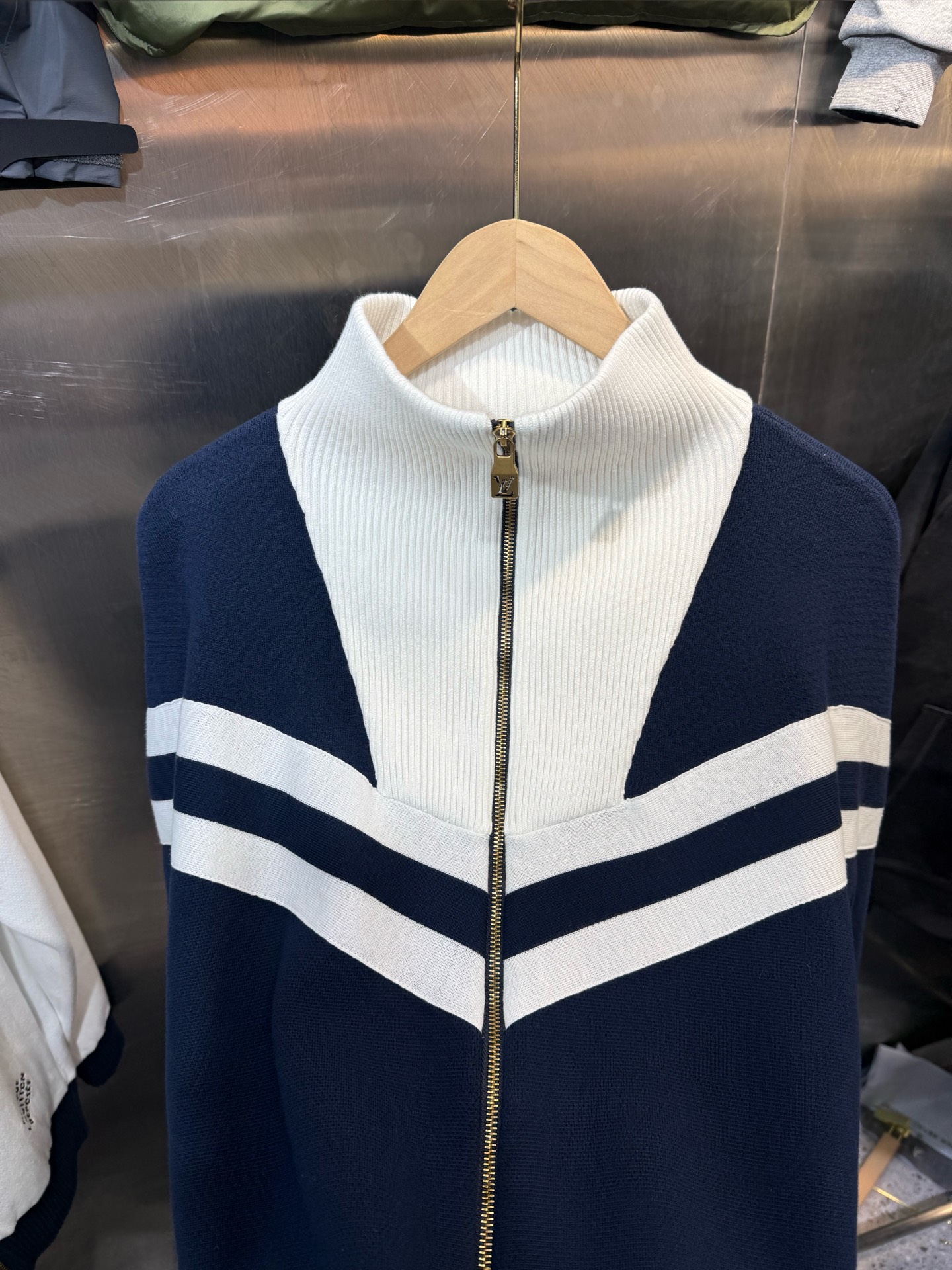 1V 线条间色绣花外套 S-XL 3