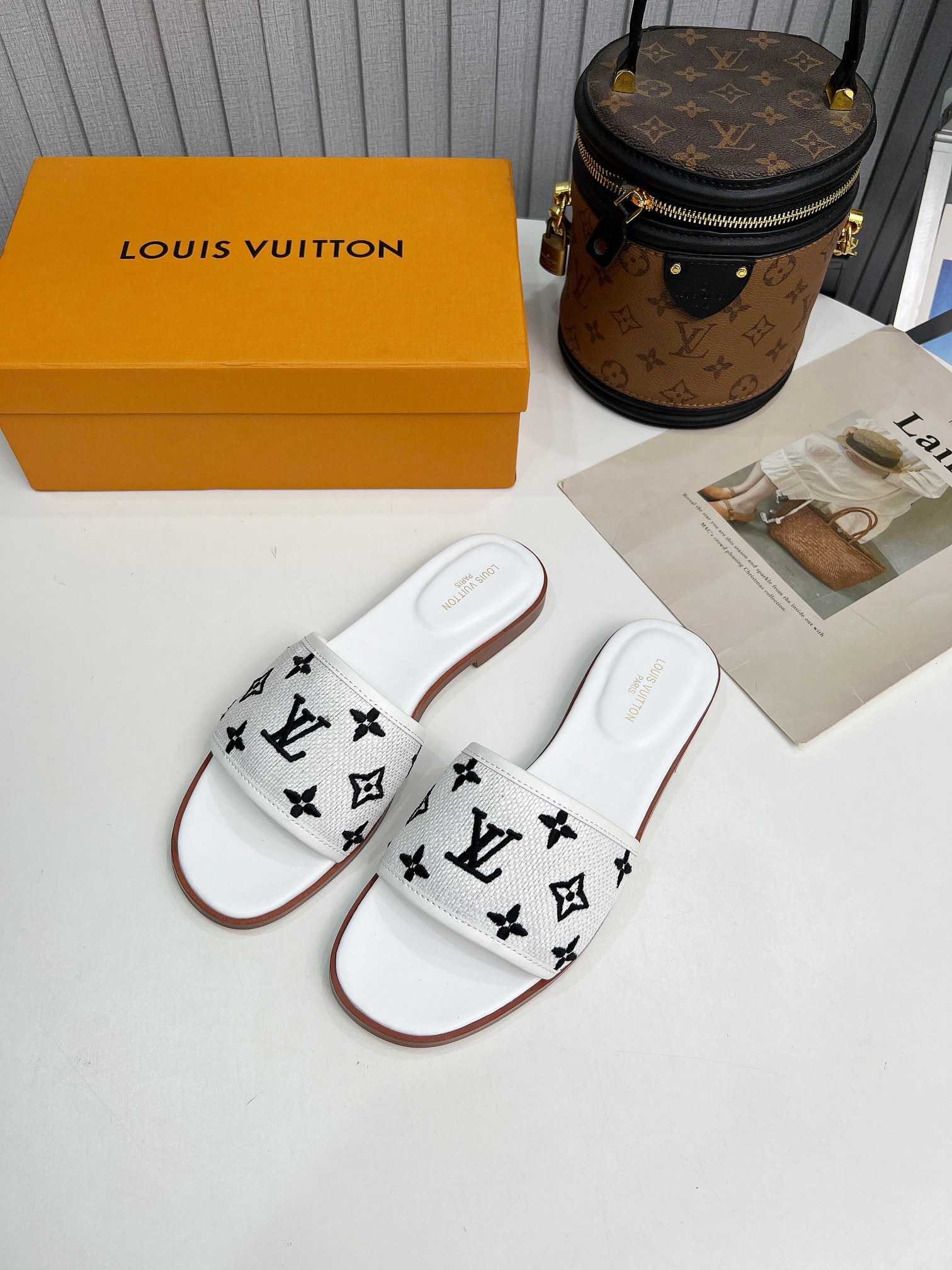 Louis Vuitton 1: 1
 Schoenen Pantoffels Abrikos kleur Zwart Wit Borduurwerk Echt leer Lente/Zomercollectie