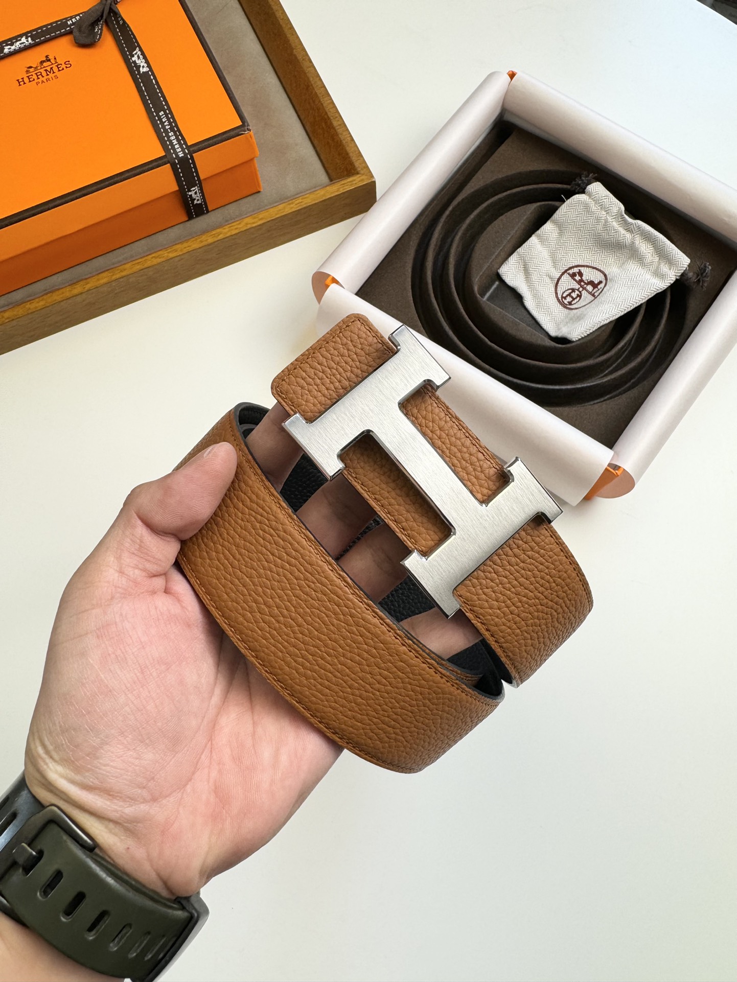 Hermès 双11特价 ，爱马仕钢扣配双面头层荔枝纹牛皮，双面效果，两面都可以使用，质量保证，宽度3.8CM
