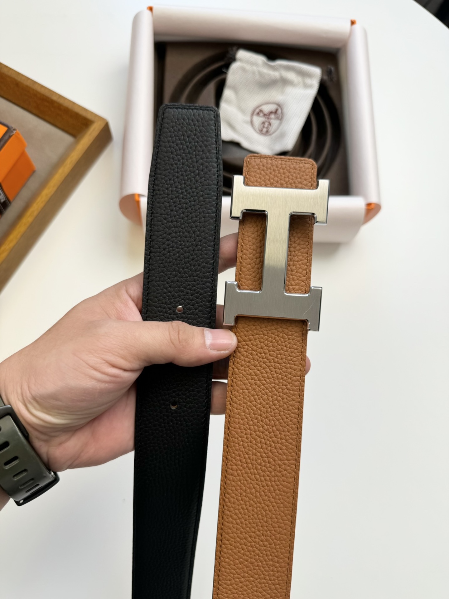 Hermès 双11特价 ，爱马仕钢扣配双面头层荔枝纹牛皮，双面效果，两面都可以使用，质量保证，宽度3.8CM