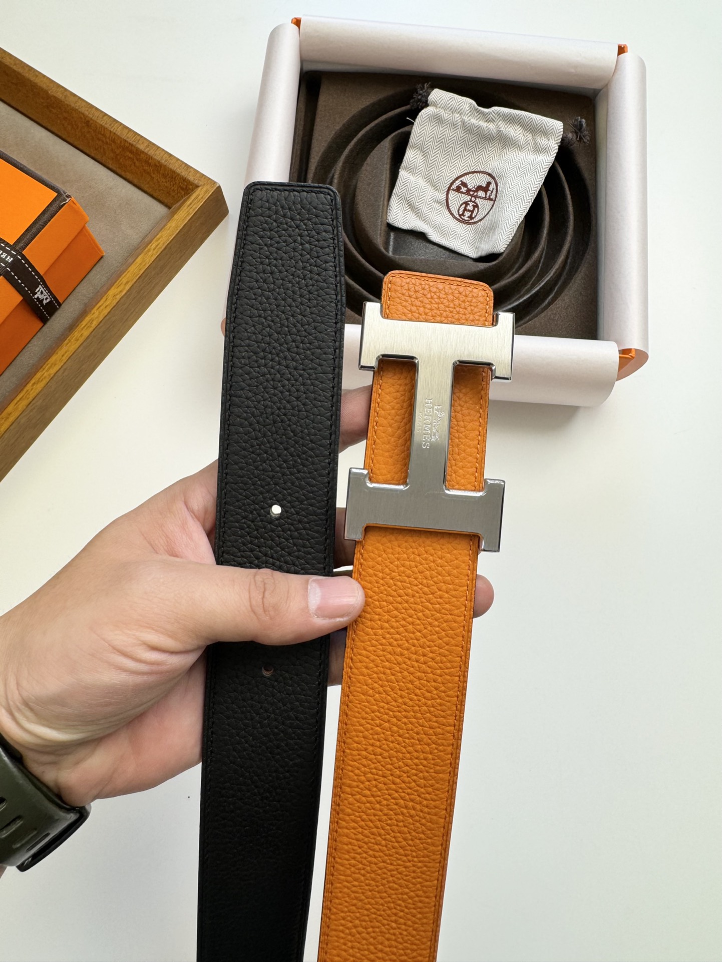 Hermès 双11特价 ，爱马仕钢扣配双面头层荔枝纹牛皮，双面效果，两面都可以使用，质量保证，宽度3.8CM