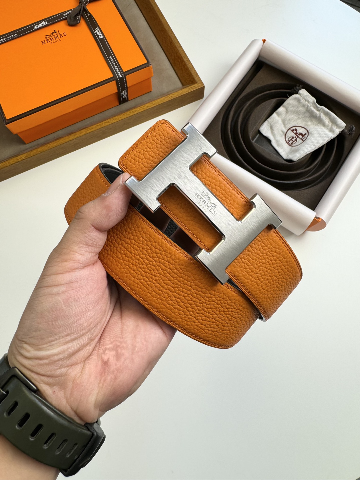 Hermès 双11特价 ，爱马仕钢扣配双面头层荔枝纹牛皮，双面效果，两面都可以使用，质量保证，宽度3.8CM