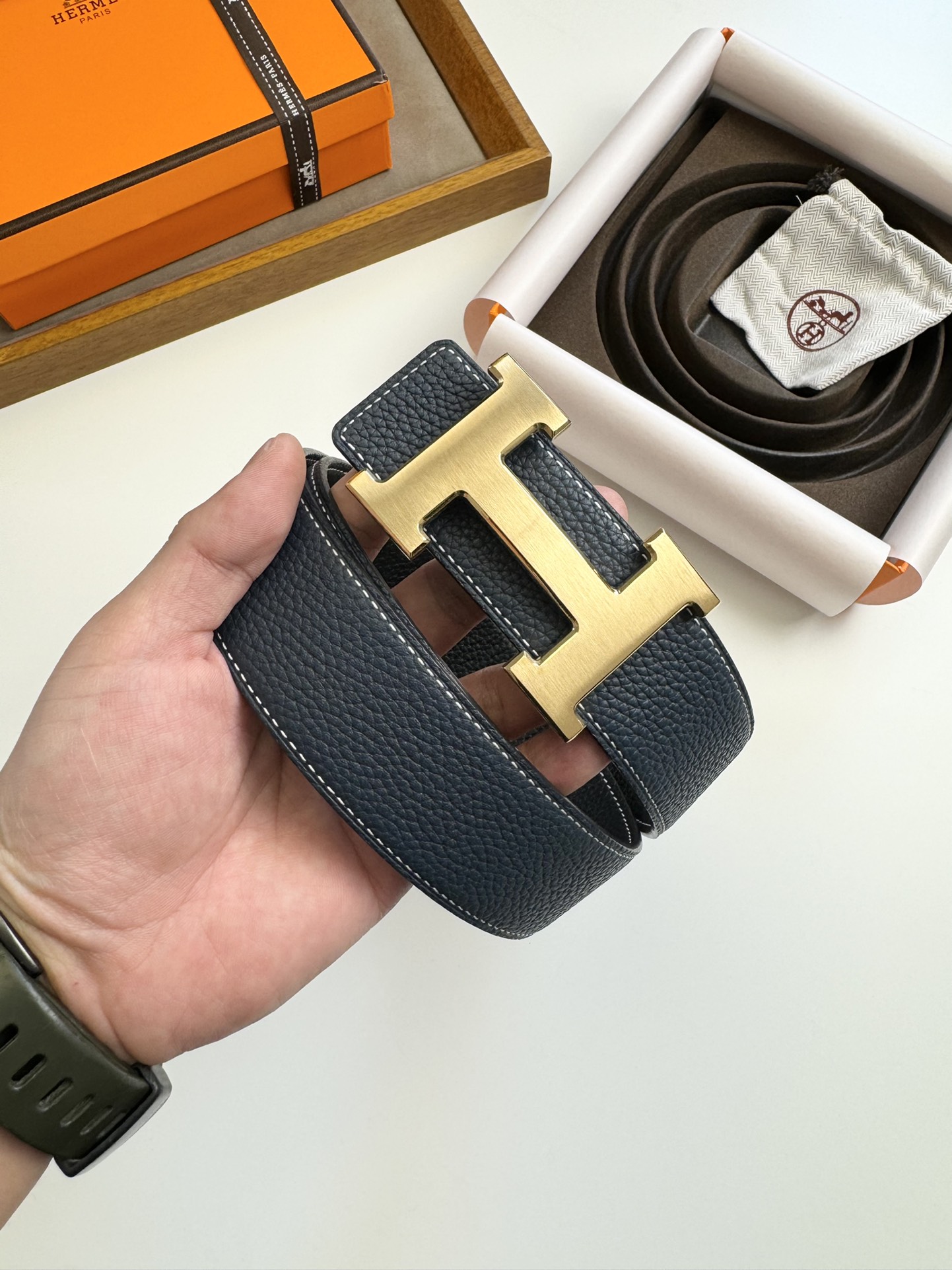Hermès 双11特价 ，爱马仕钢扣配双面头层荔枝纹牛皮，双面效果，两面都可以使用，质量保证，宽度3.8CM