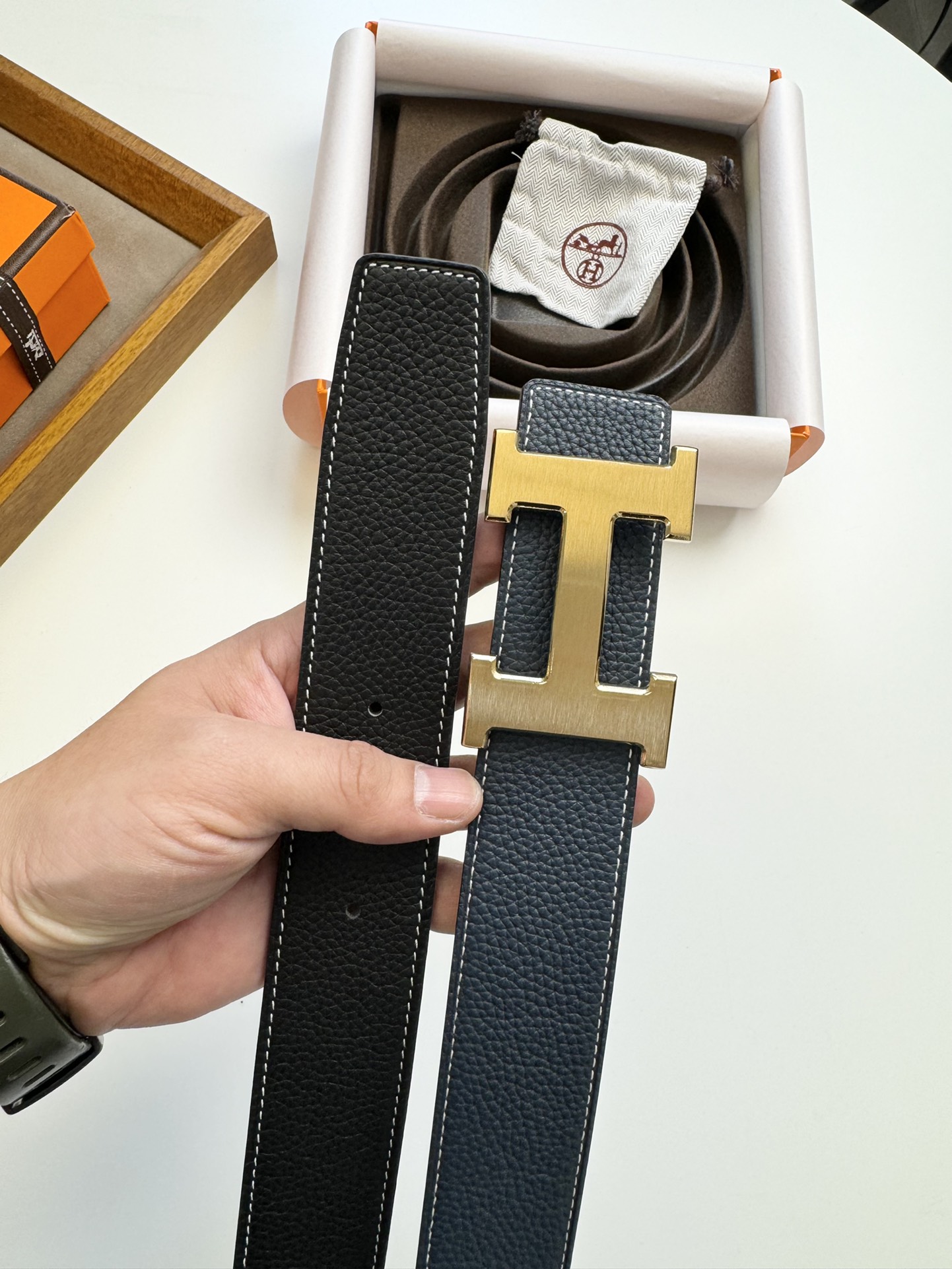 Hermès 双11特价 ，爱马仕钢扣配双面头层荔枝纹牛皮，双面效果，两面都可以使用，质量保证，宽度3.8CM