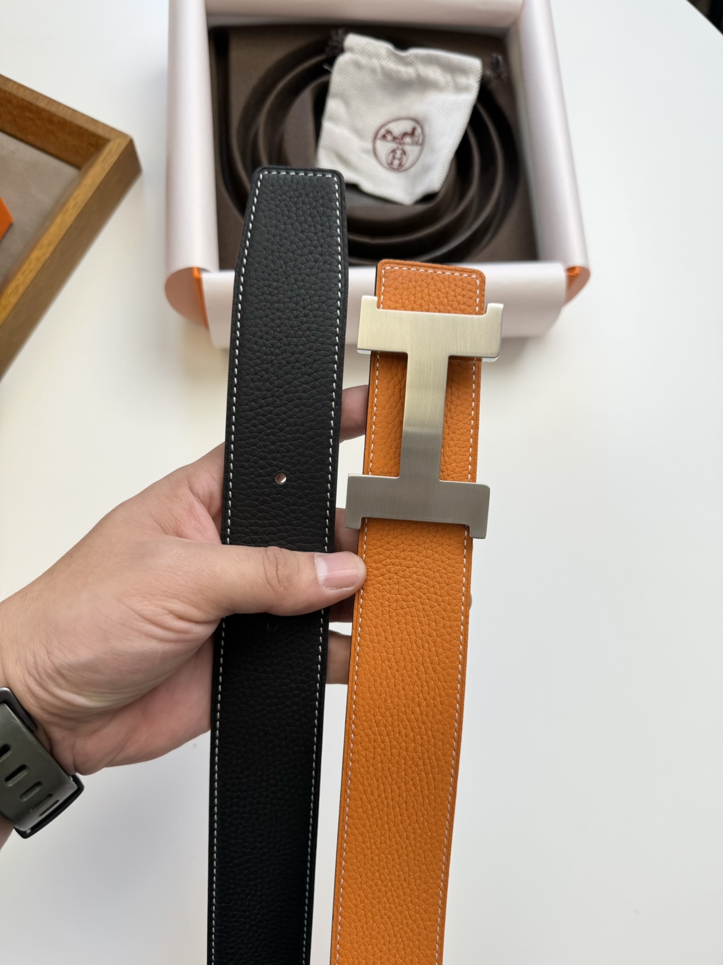 Hermès 双11特价 ，爱马仕钢扣配双面头层荔枝纹牛皮，双面效果，两面都可以使用，质量保证，宽度3.8CM