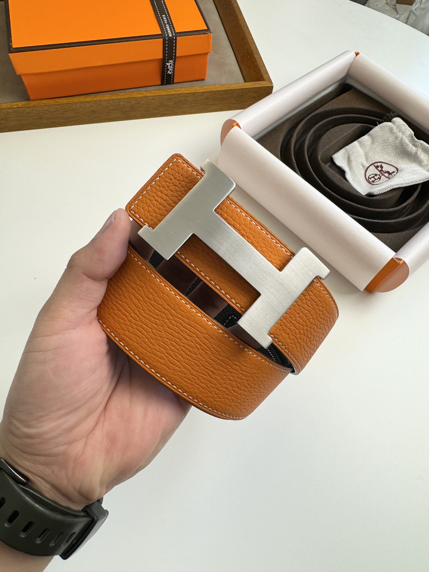 Hermès 双11特价 ，爱马仕钢扣配双面头层荔枝纹牛皮，双面效果，两面都可以使用，质量保证，宽度3.8CM